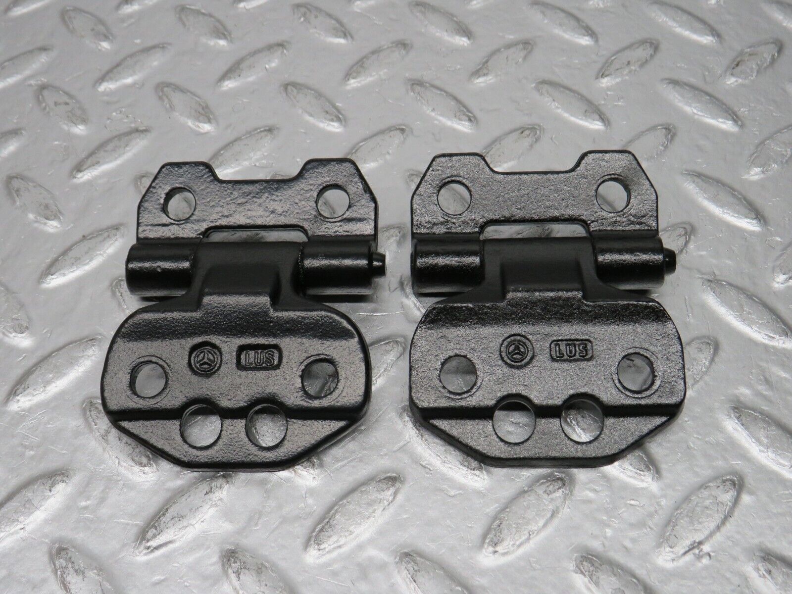 32558 Mercedes-Benz S124 300TE Wagon Door Hinge Left Side