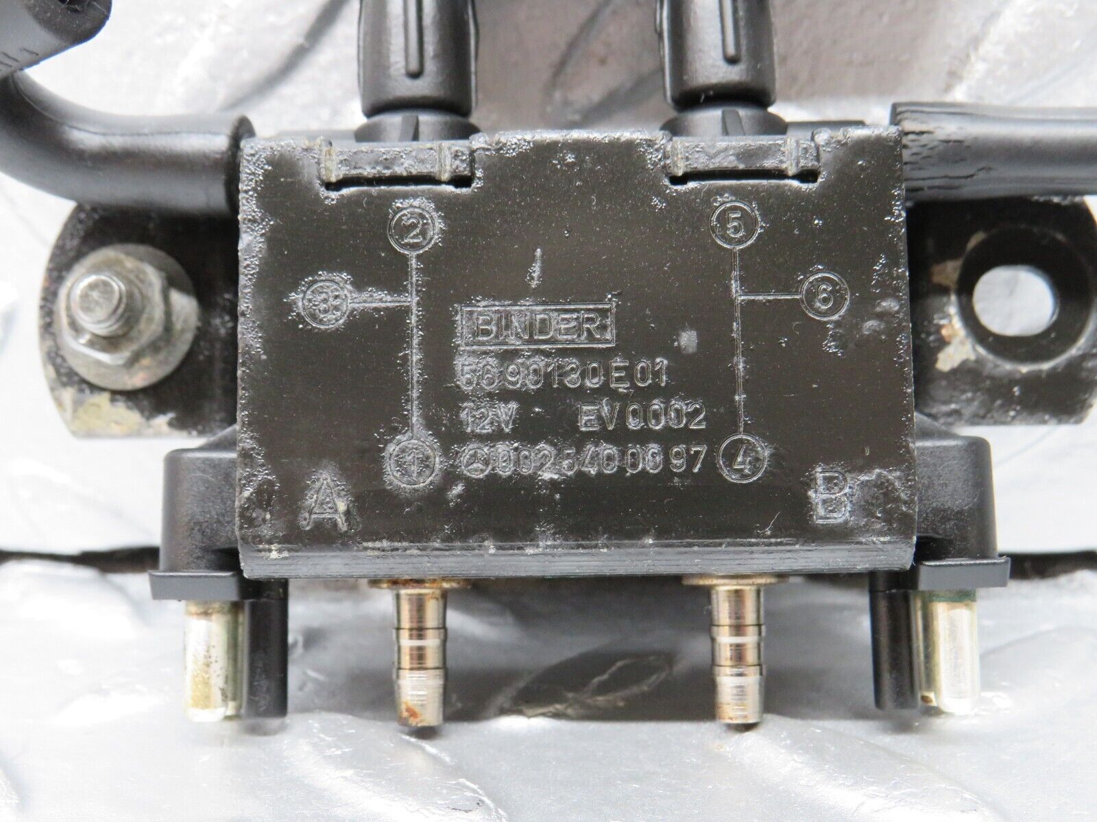 38325 Mercedes-Benz R129 280SL Coupe Solenoid Vacuum Valve 0025400097
