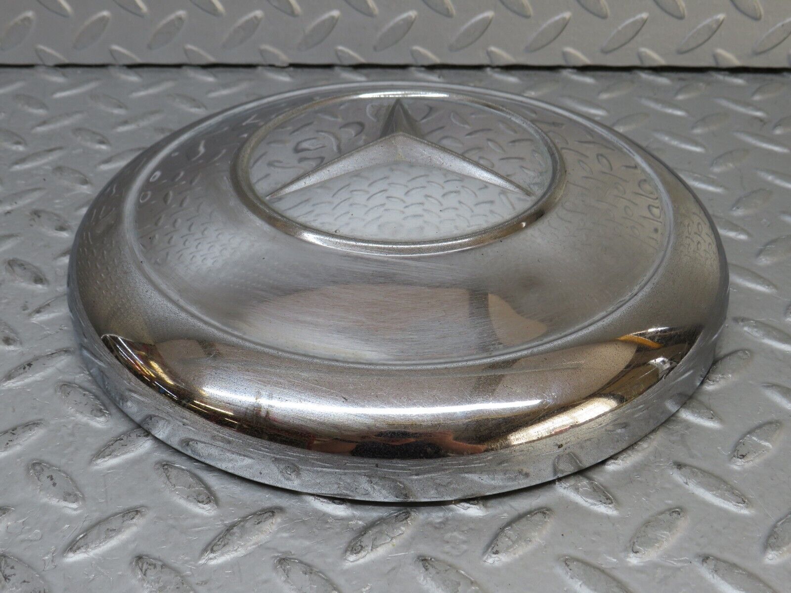 35761 Mercedes-Benz W108 Chrome Wheel Hub Cap
