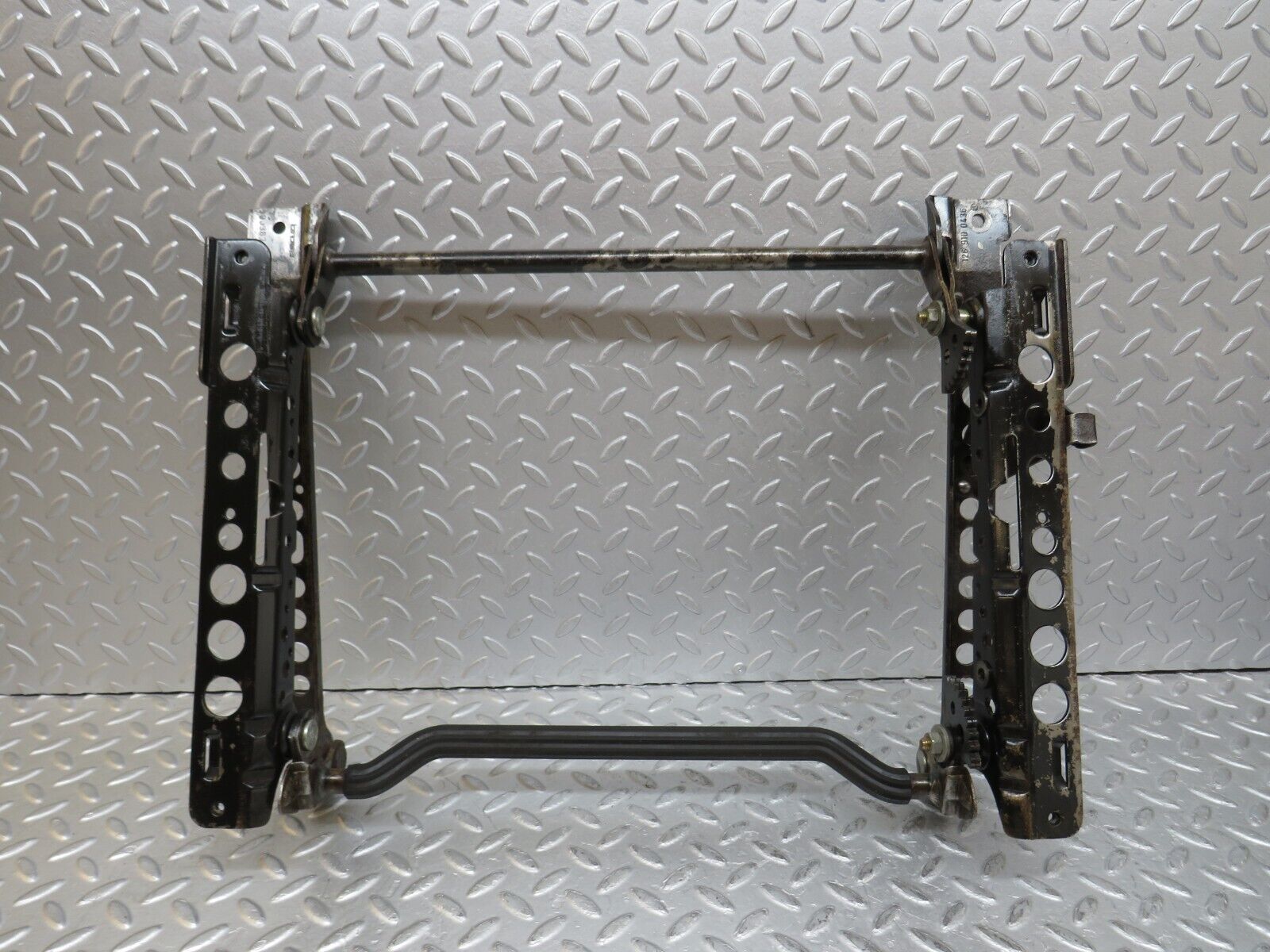 37157 Mercedes-Benz C126 420SEC Coupe Front Left Electric Seat Sliding Mechanism