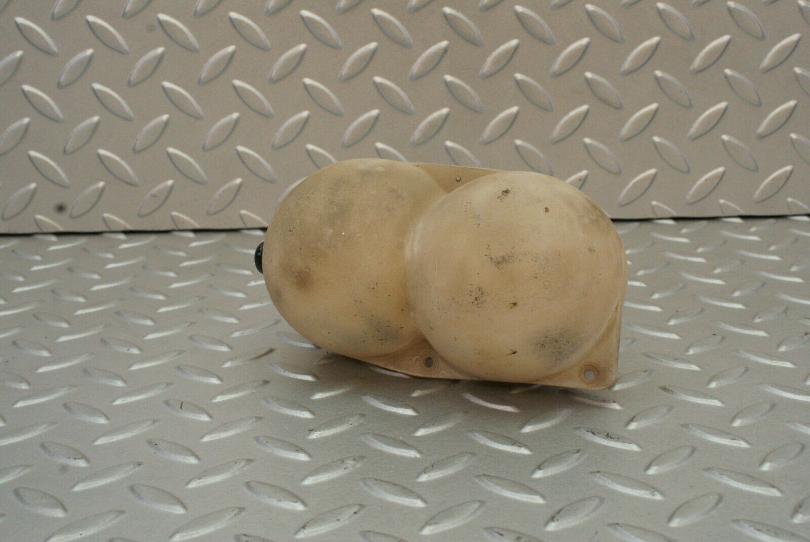 2730 Mercedes-Benz W123 280E Vacuum Reservoir