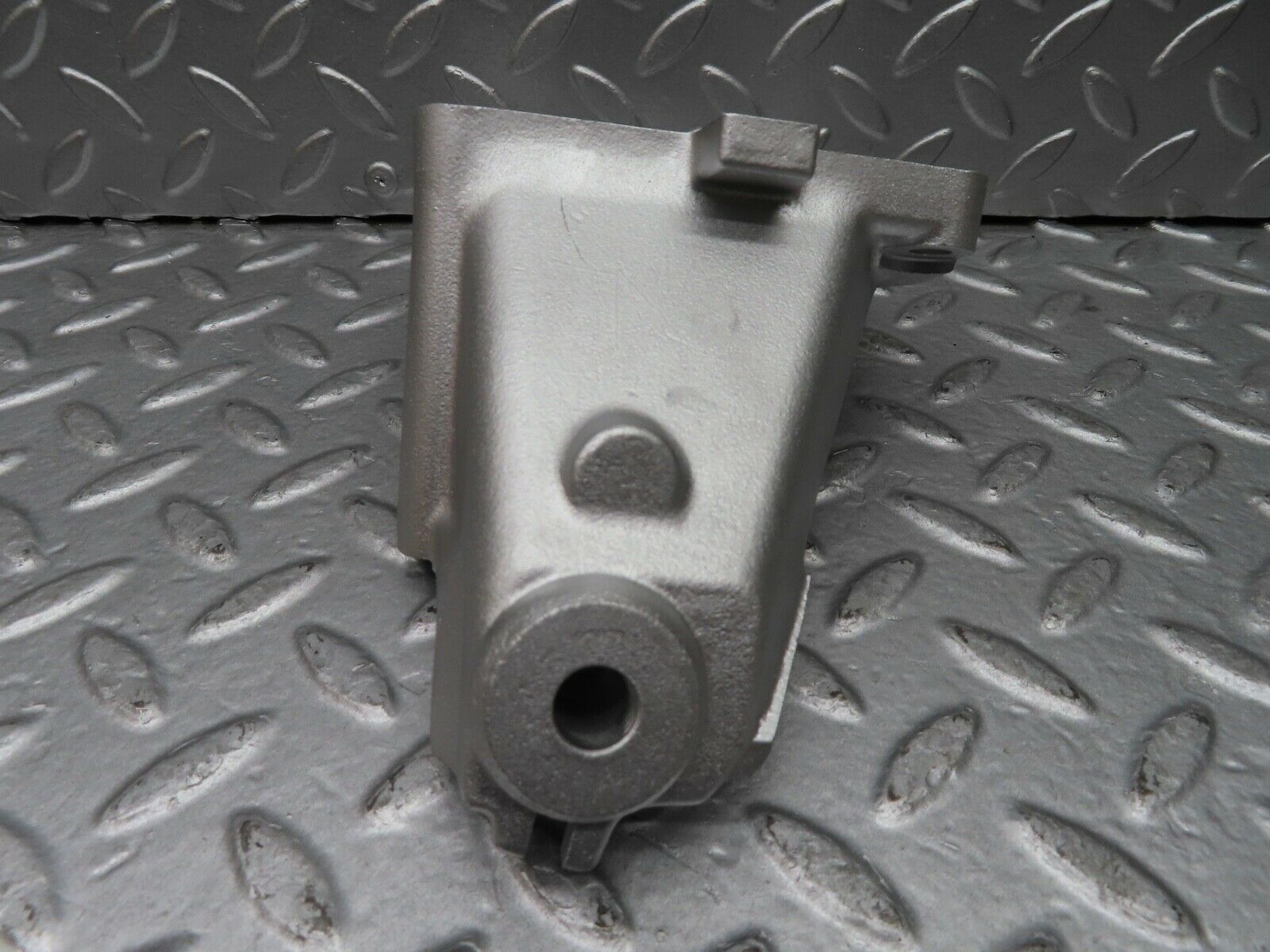 20079 Mercedes-Benz R129 300SL Coupe Engine Mount Bracket Left Side 1042230404