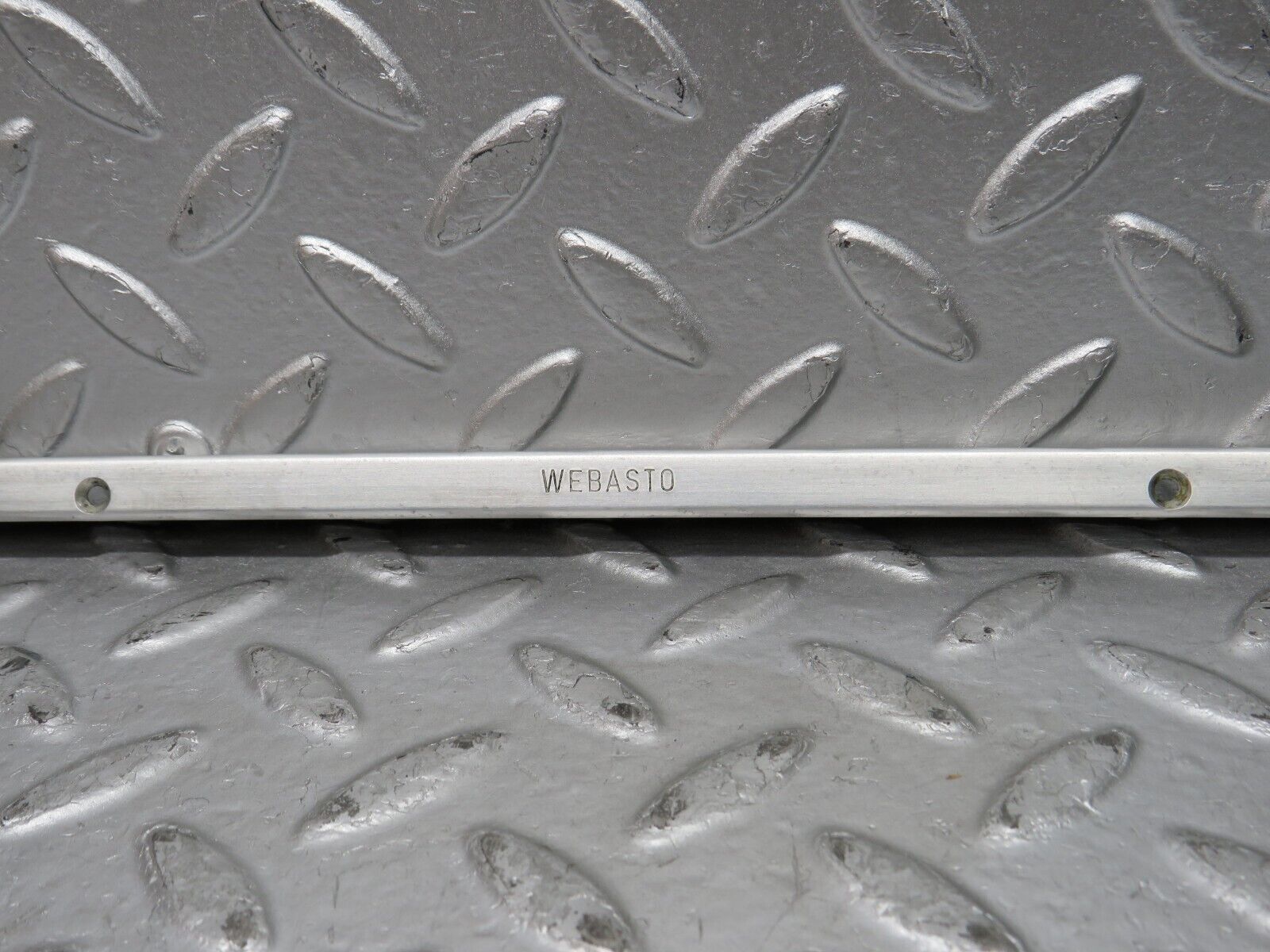 32116 Mercedes-Benz W123 230E Sunroof Chrome Trim