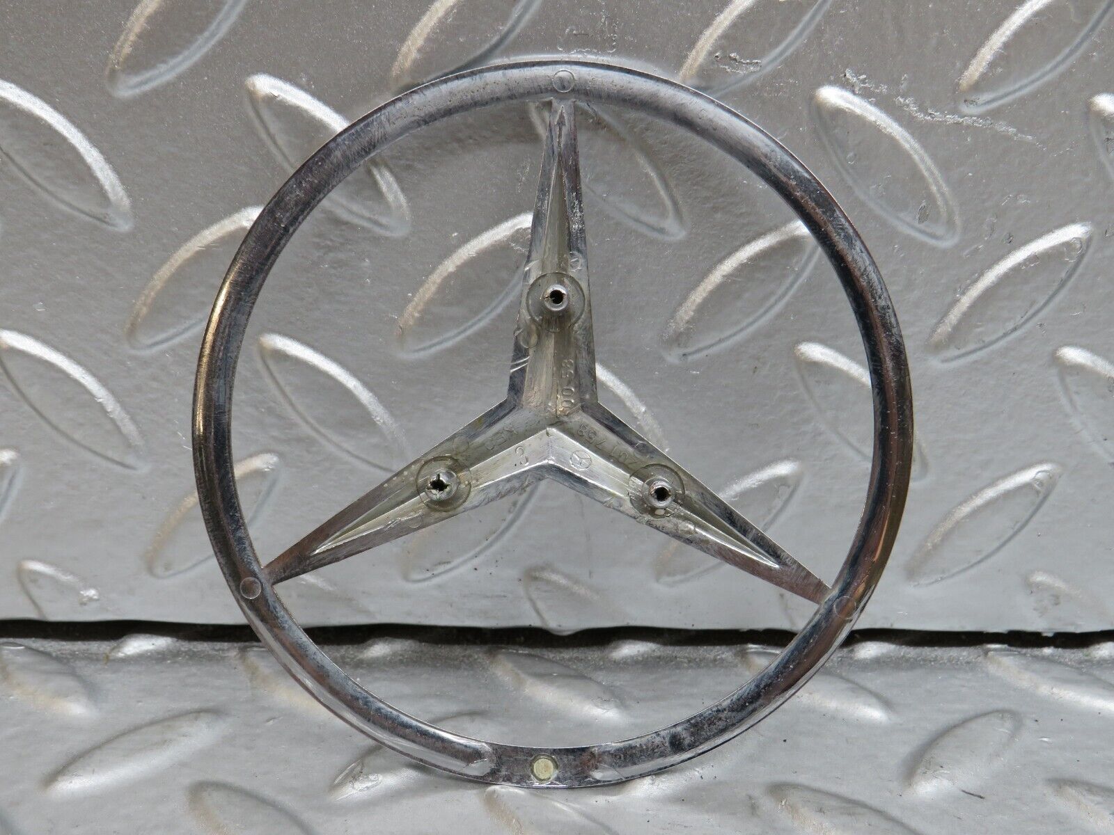 29474 Mercedes-Benz W124 230E Chrome Rear Emblem 2017580058