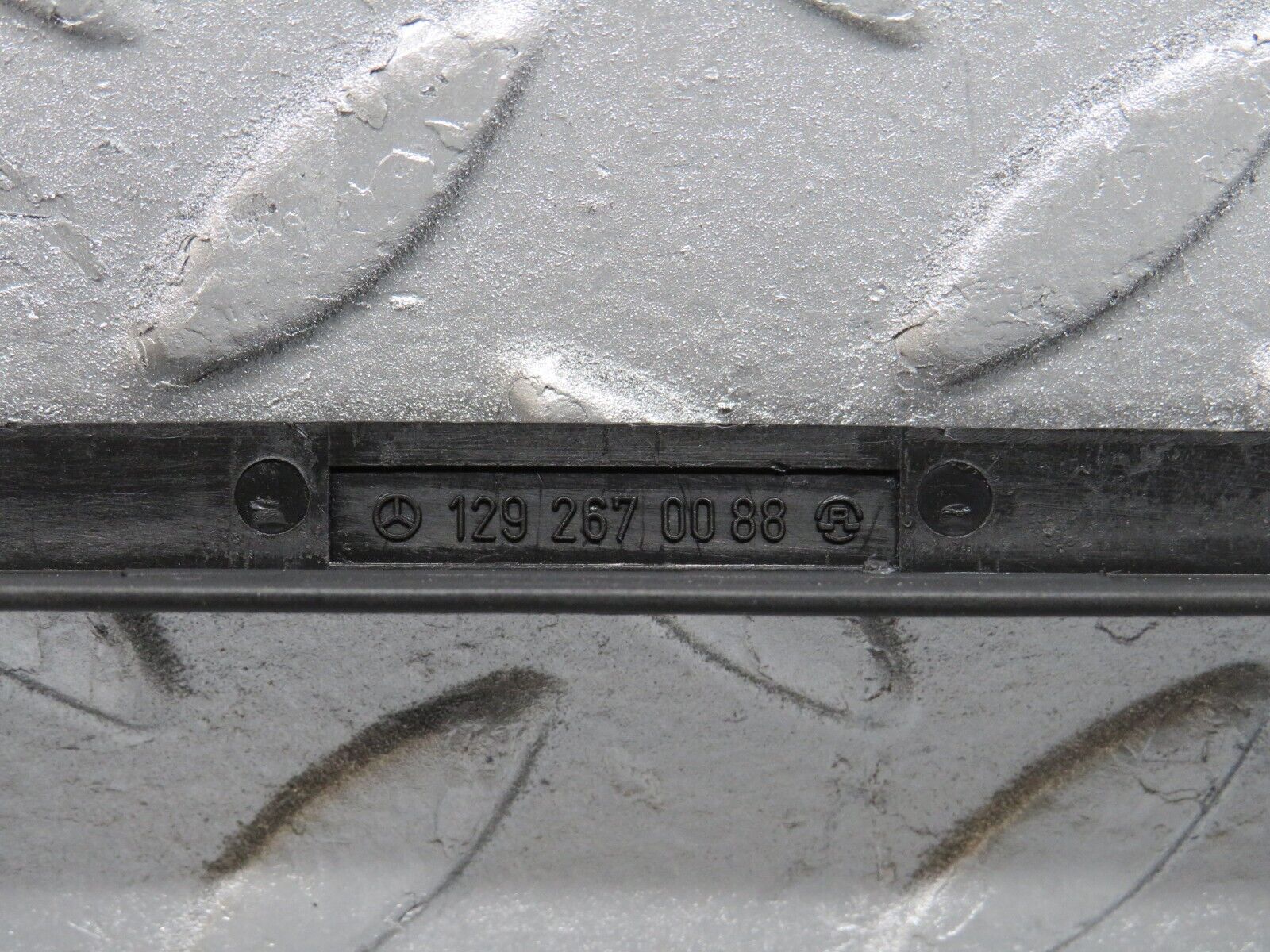 39626 Mercedes-Benz R129 320SL Coupe Gear Selector Surround Trim 1292670088