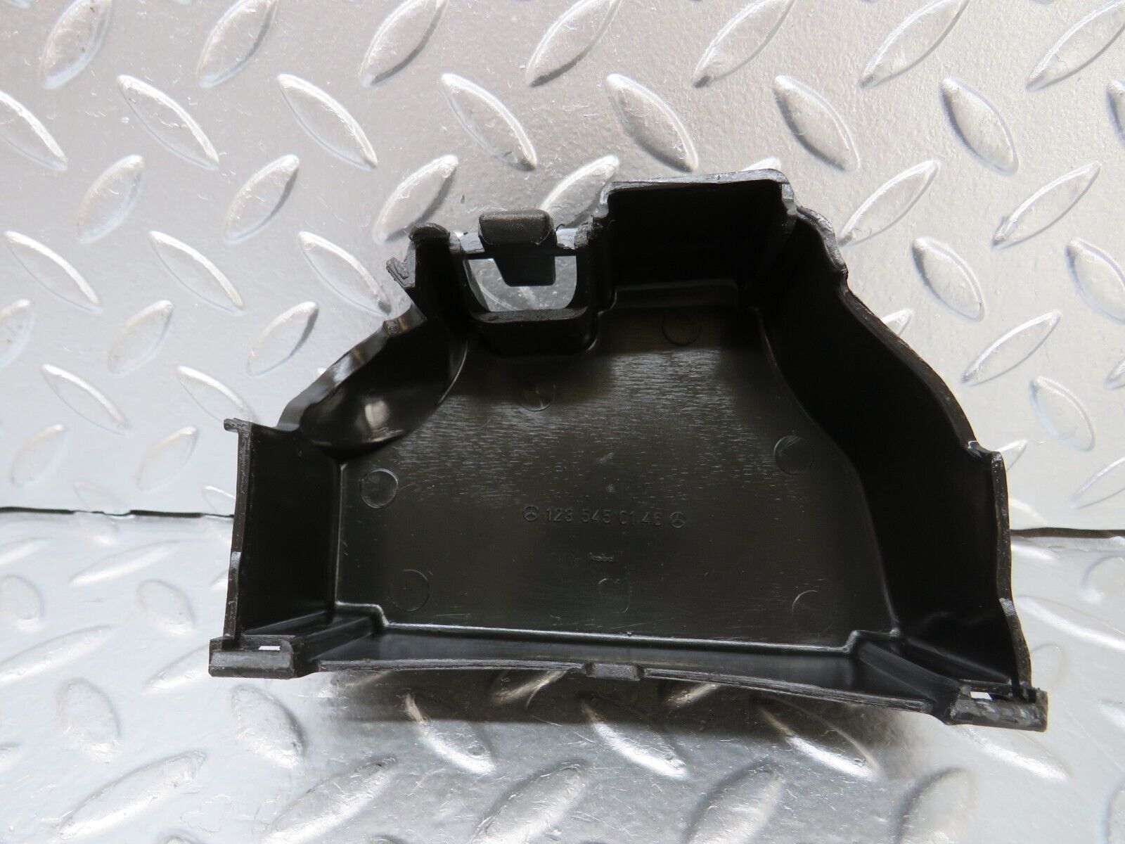 25531 Mercedes-Benz W123 200 Fuse Box Relay Cover 1235450146