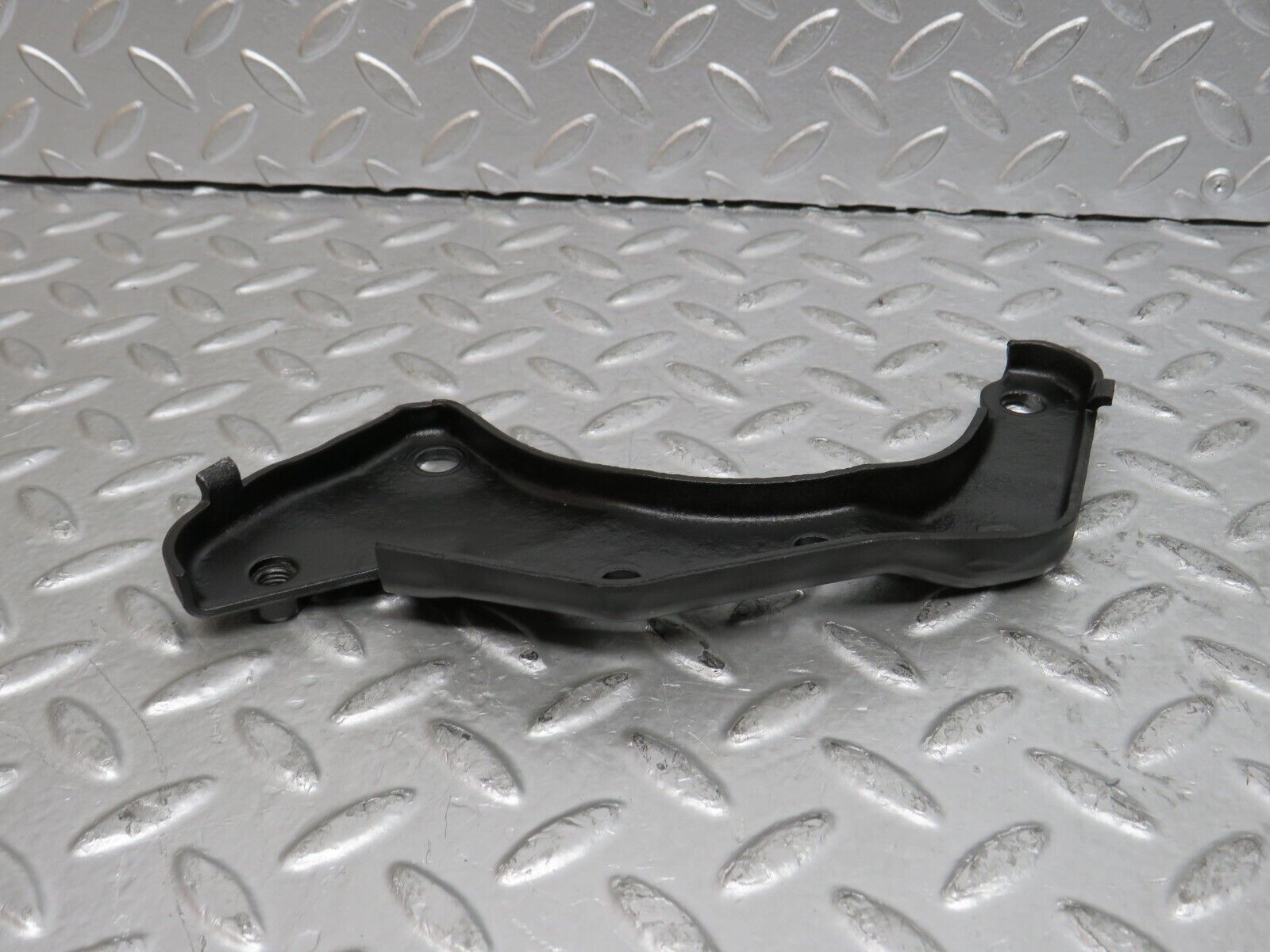 29559 Mercedes-Benz W124 230E Power Steering Pump Bracket