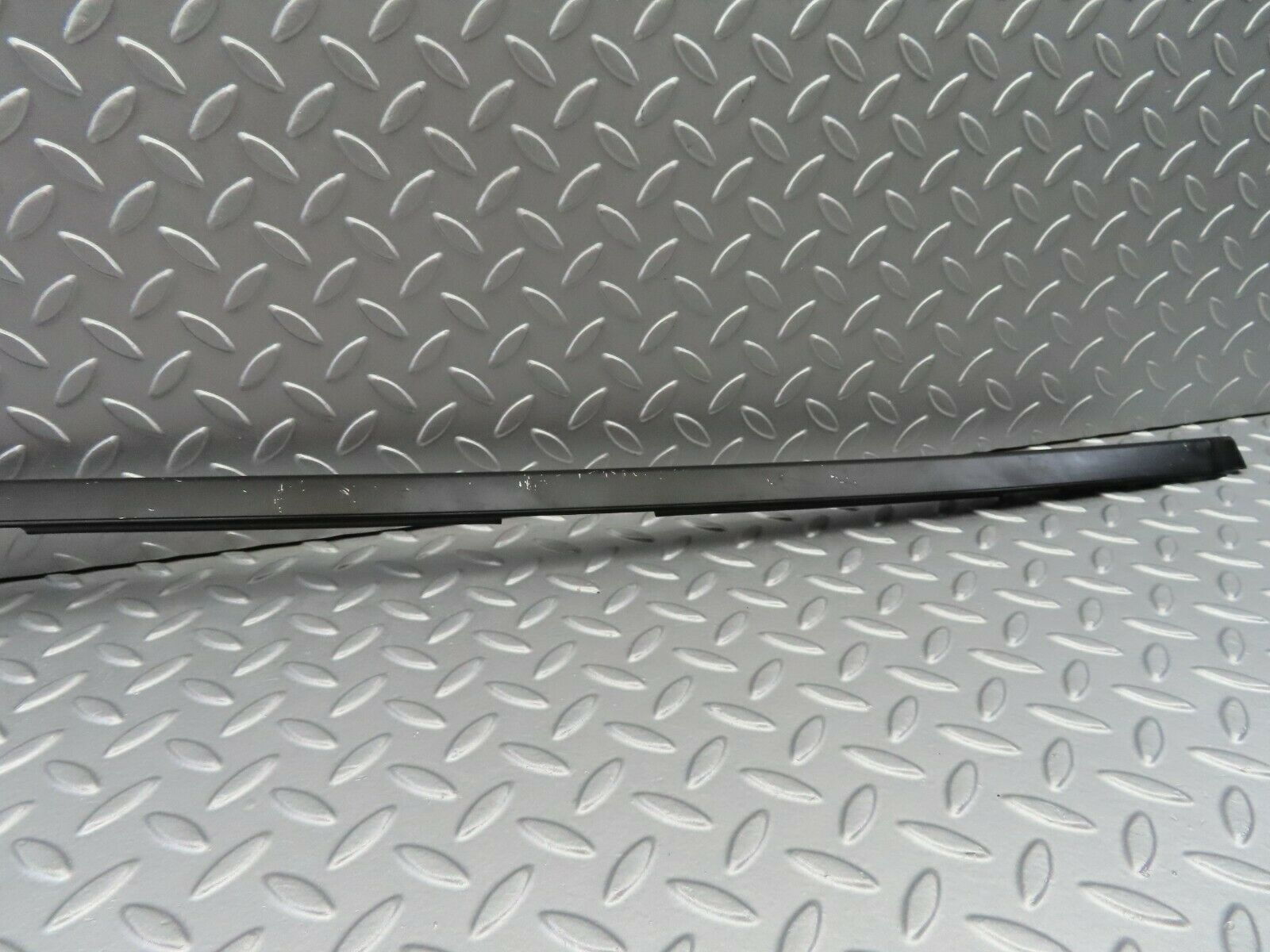 6756 Mercedes-Benz S124 E220 Wagon Seal Right Side For A Pillar 1246980298