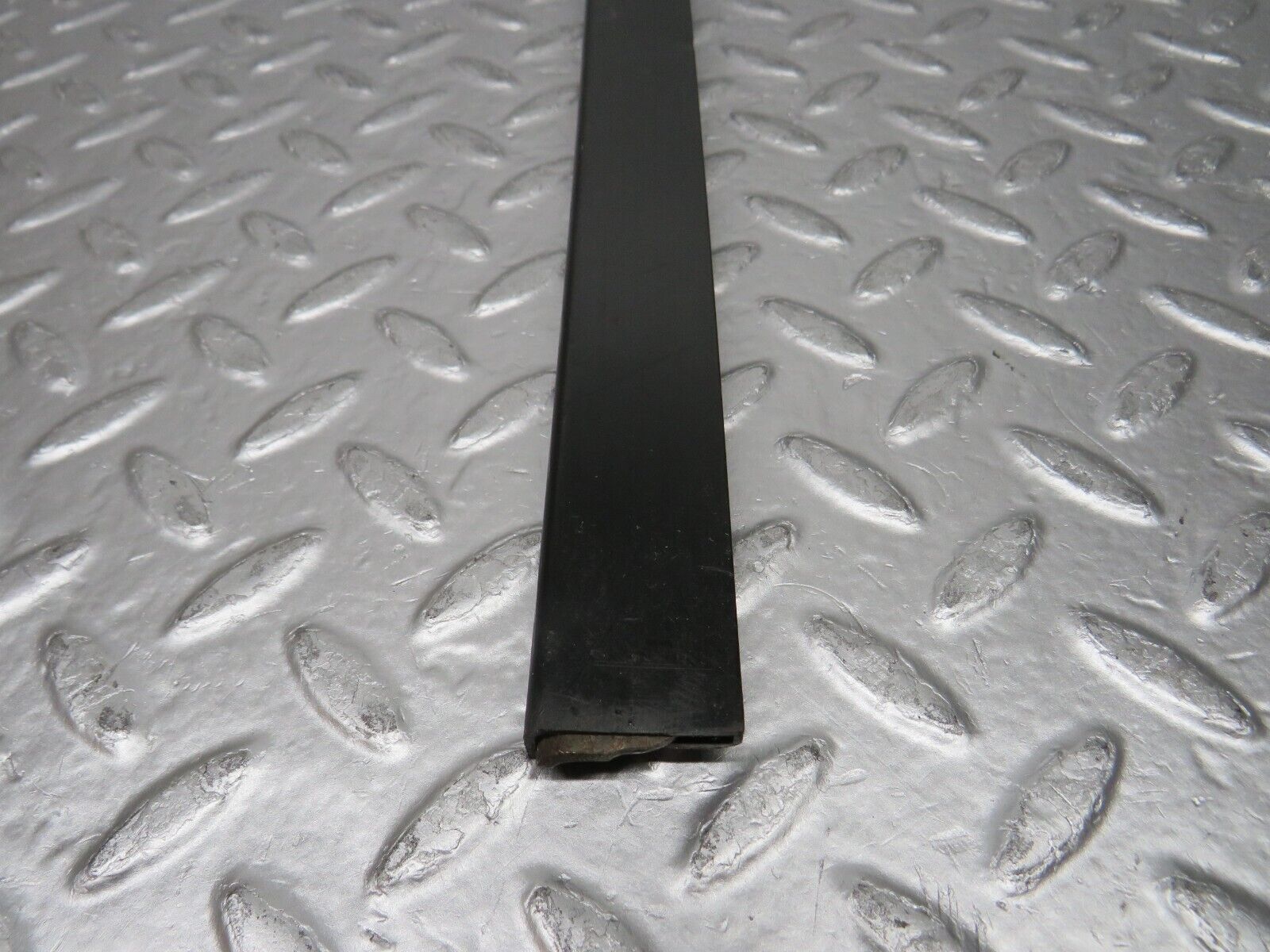 0096 Mercedes-Benz W116 350SE Seat Belt Runner Right