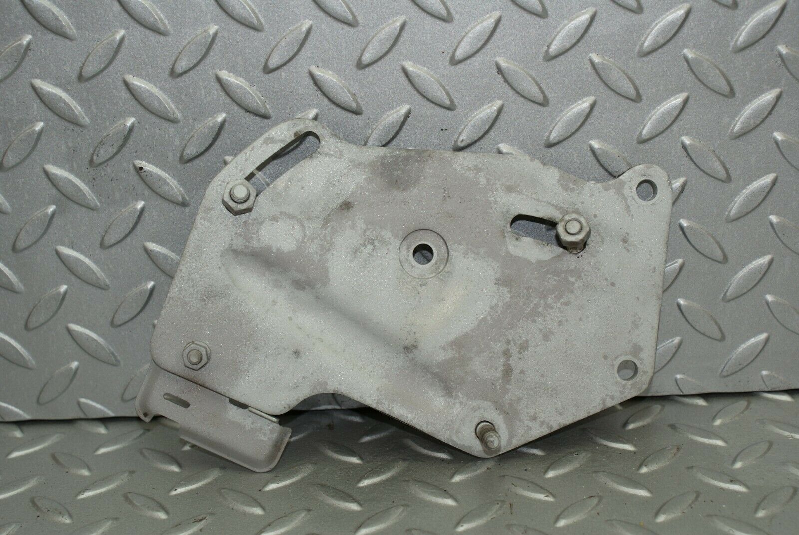 2564 Mercedes-Benz W116 350SE Power Steering Pump Bracket