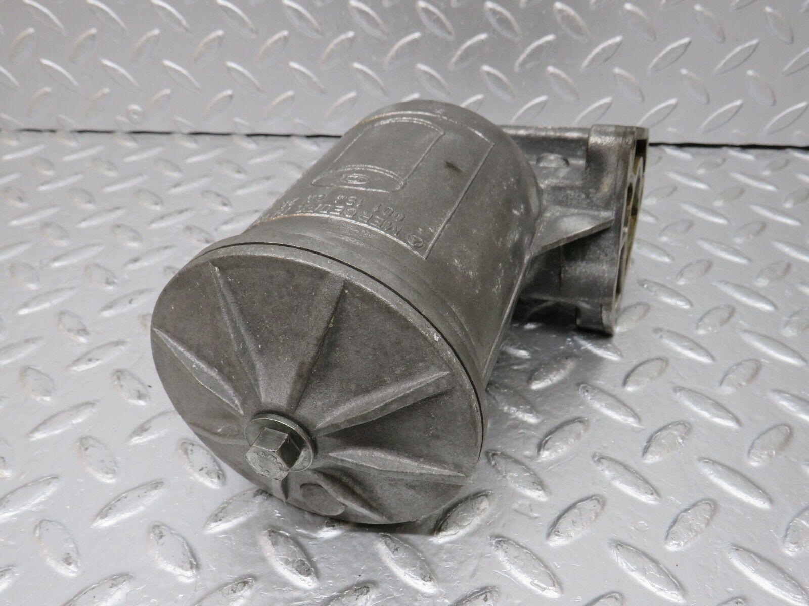 34510 Mercedes-Benz C126 380SEC Coupe Oil Filter Housing 1171801211