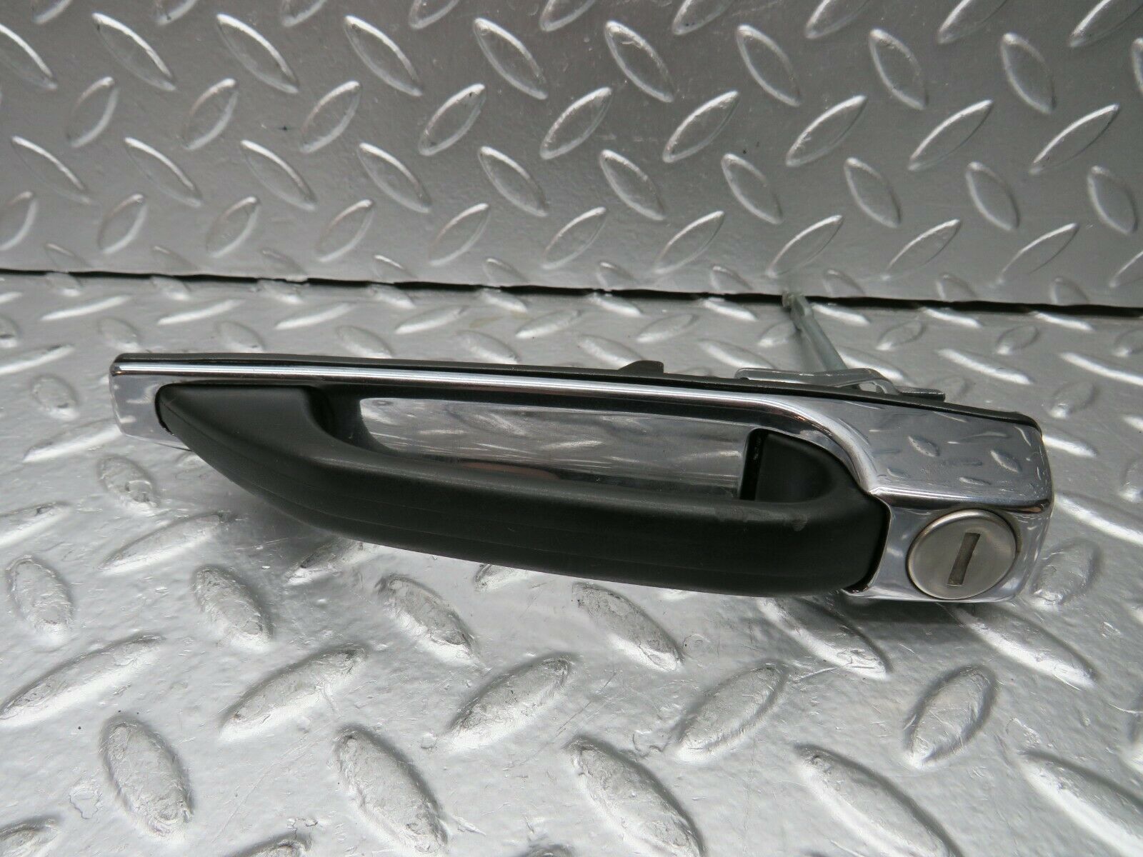 24101 Mercedes-Benz W123 280E Front Right Exterior Door Handle