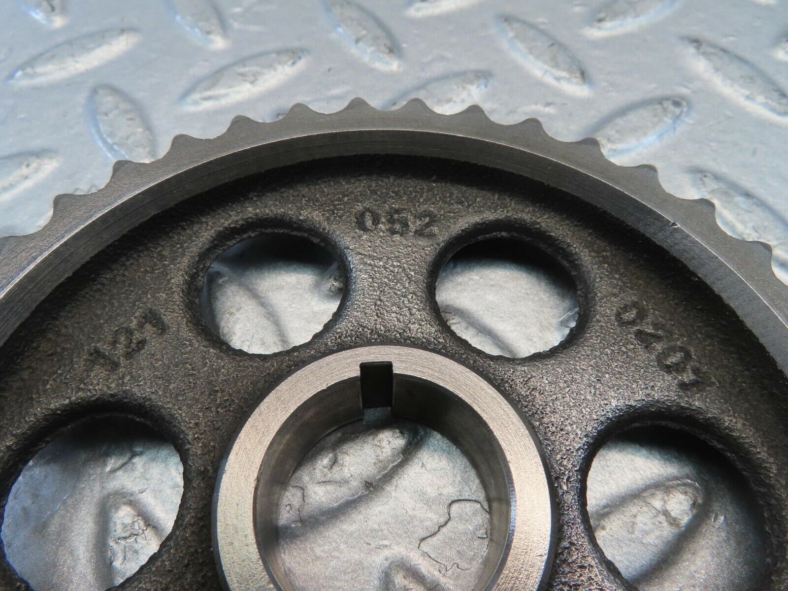 10980 Mercedes-Benz W115 220D Camshaft Timing Gear1210520201