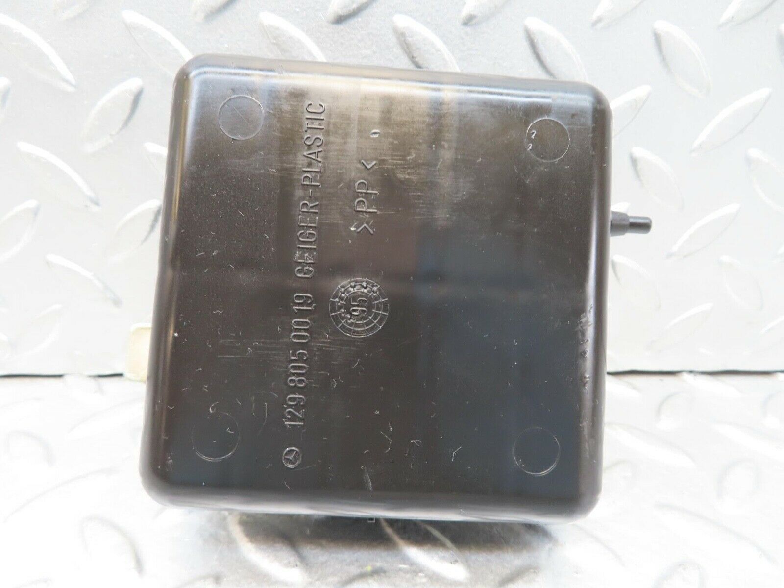 15083 Mercedes-Benz W140 S320 Air Vacuum Expansion Tank 1298050019