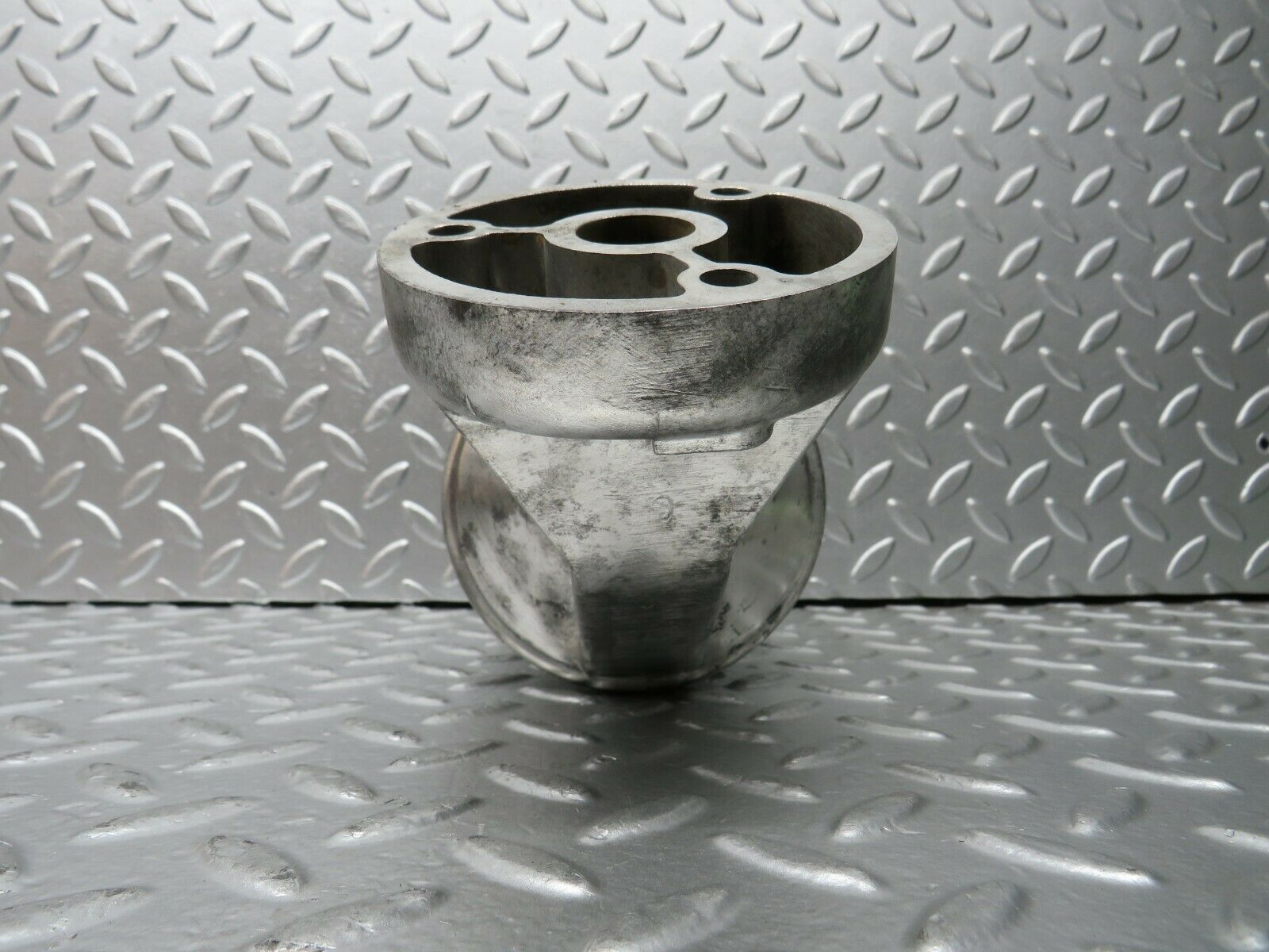 23292 Mercedes-Benz W116 350SE Oil Filter Housing 1161840509