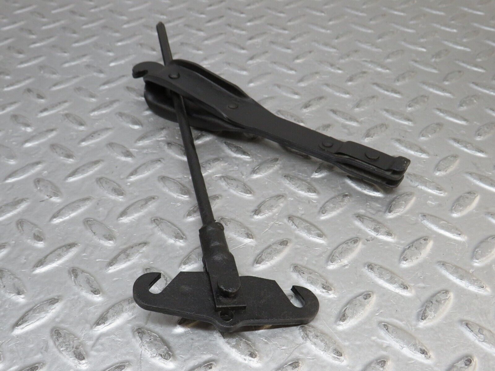 37358 Mercedes-Benz W109 300SEL Handbrake Adjusting Handbrake Regulator