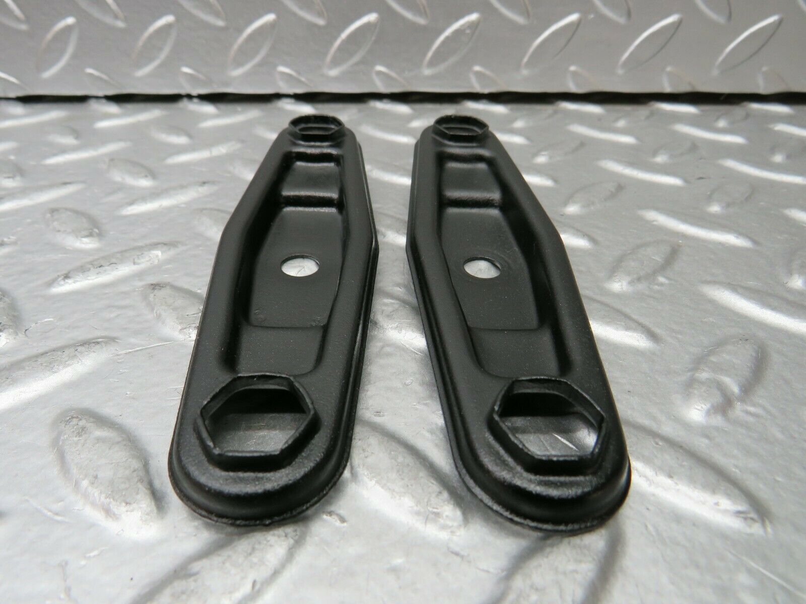 23134 Mercedes-Benz C123 230CE Coupe Fuel Injector Bracket Pair