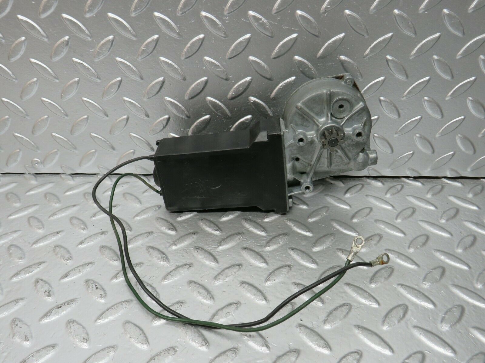 24560 Mercedes-Benz W108 Window Regulator Motor Rear Left 0132001101