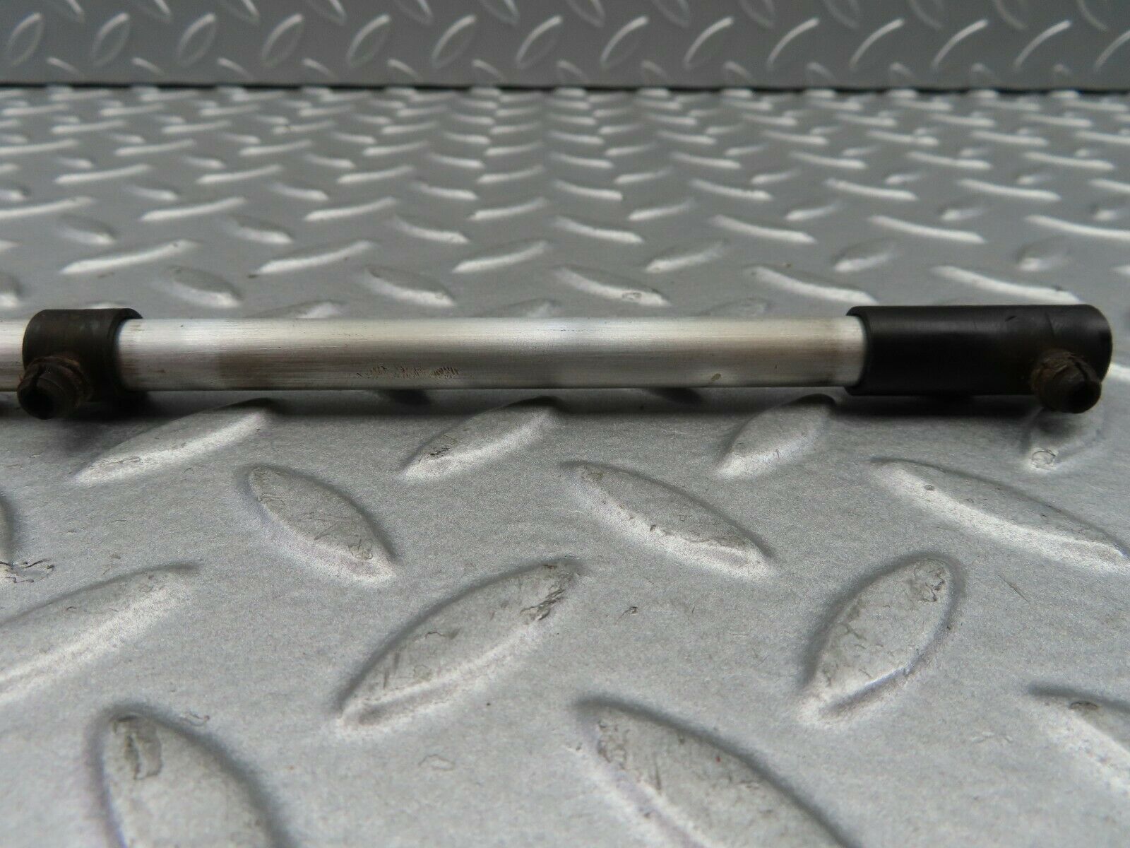 6300 Mercedes-Benz W126 380SE Camshaft Oiler Pipe