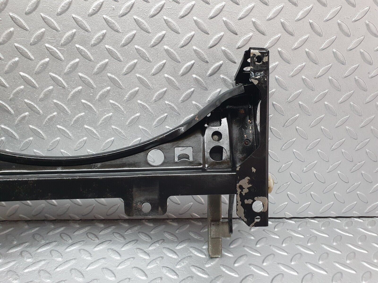 40805 Mercedes-Benz W123 300D Front Right Seat Sliding Mechanism