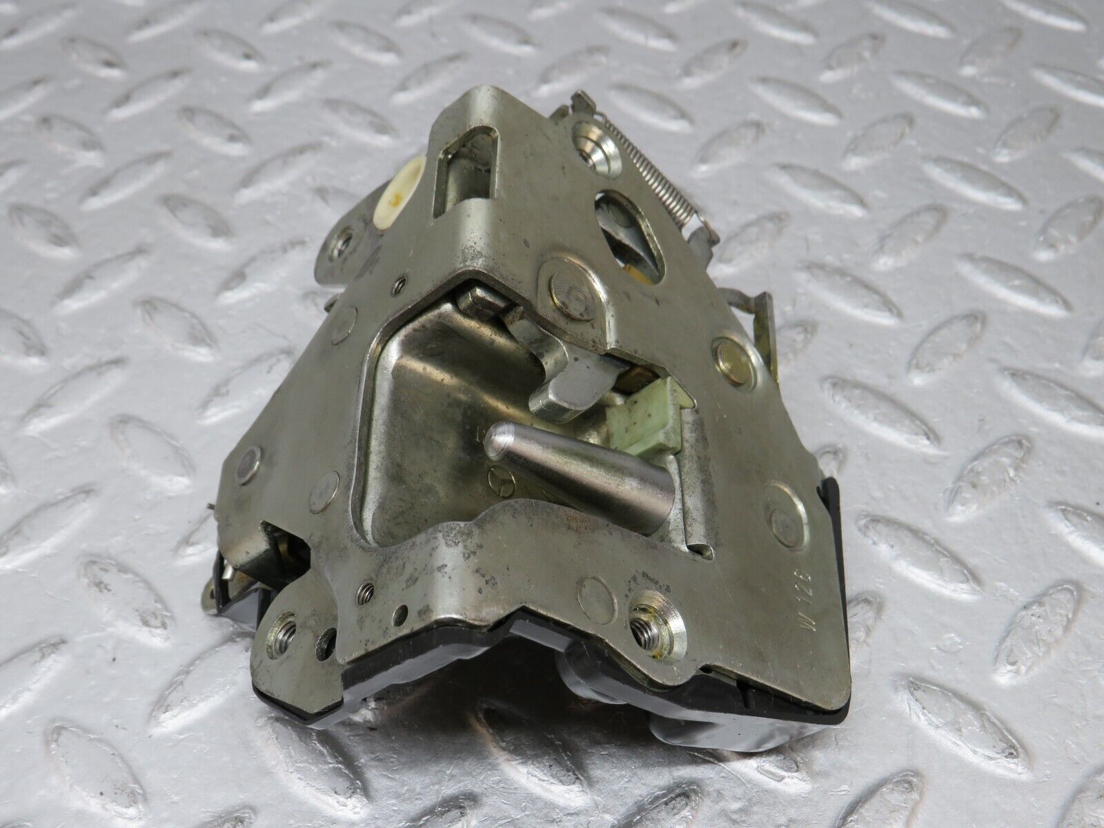 36042 Mercedes-Benz W126 420SE Front Left Door Lock Mechanism 1237230108