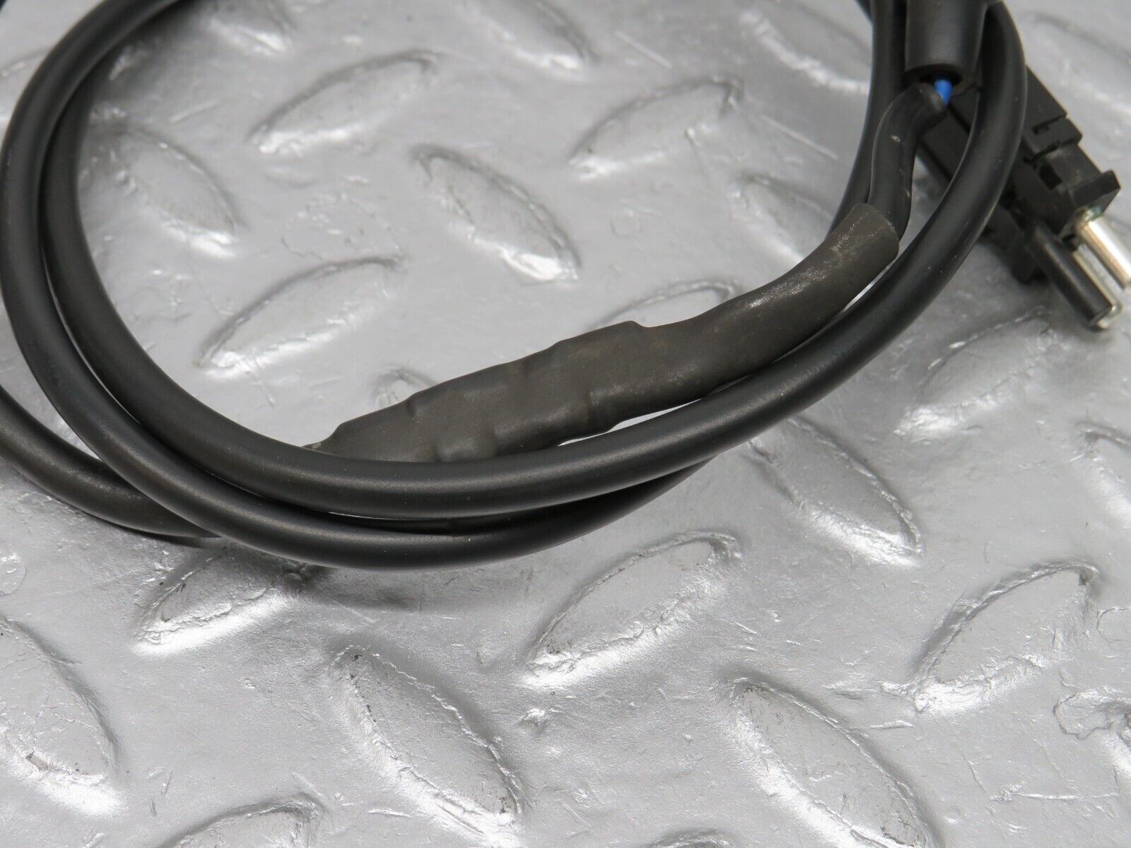 38031 Mercedes-Benz A124 320E Cabriolet Front Wing Indicator Wire