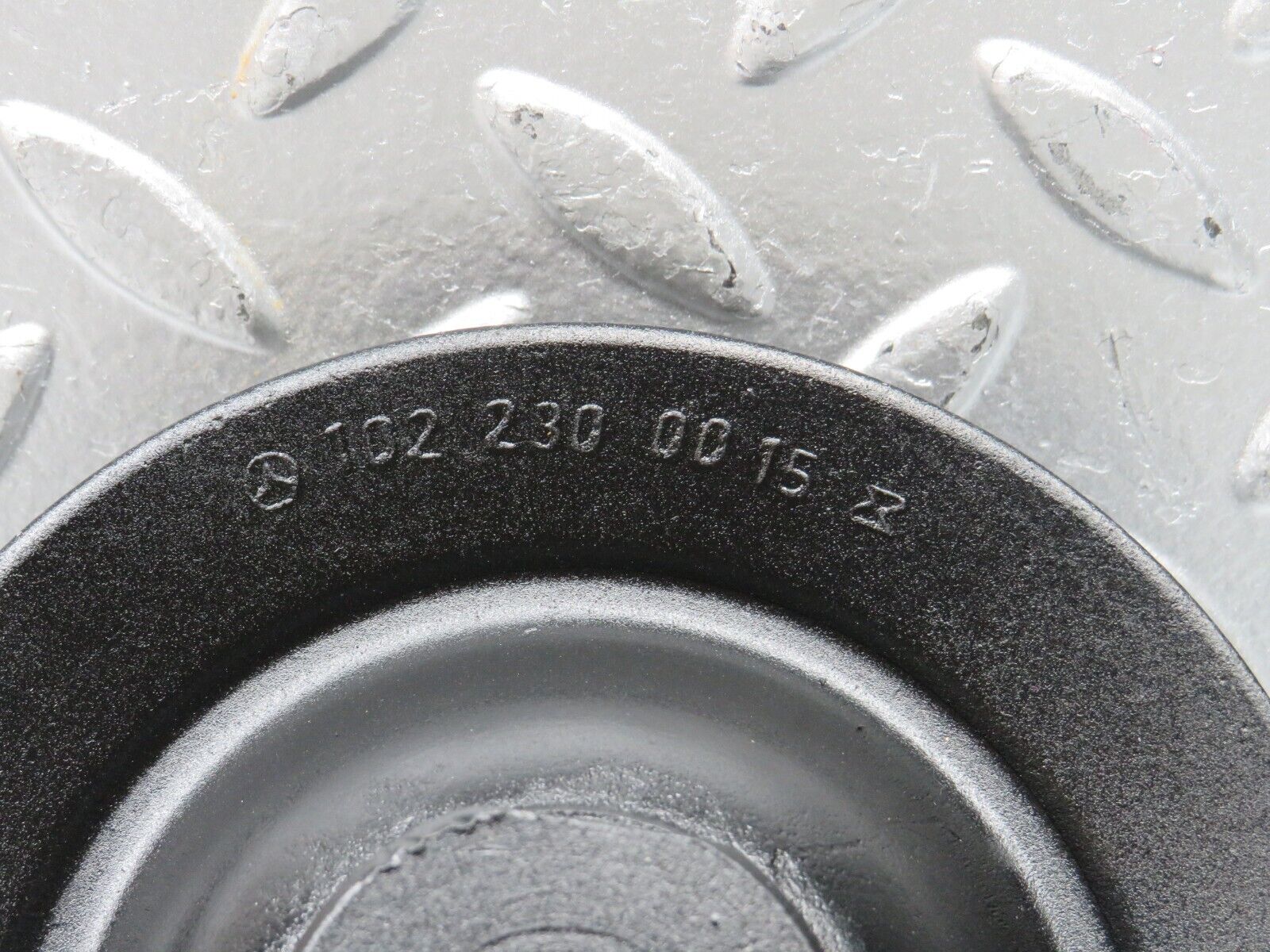 28760 Mercedes-Benz W123 230E Power Steering Pump Pulley 1022300015