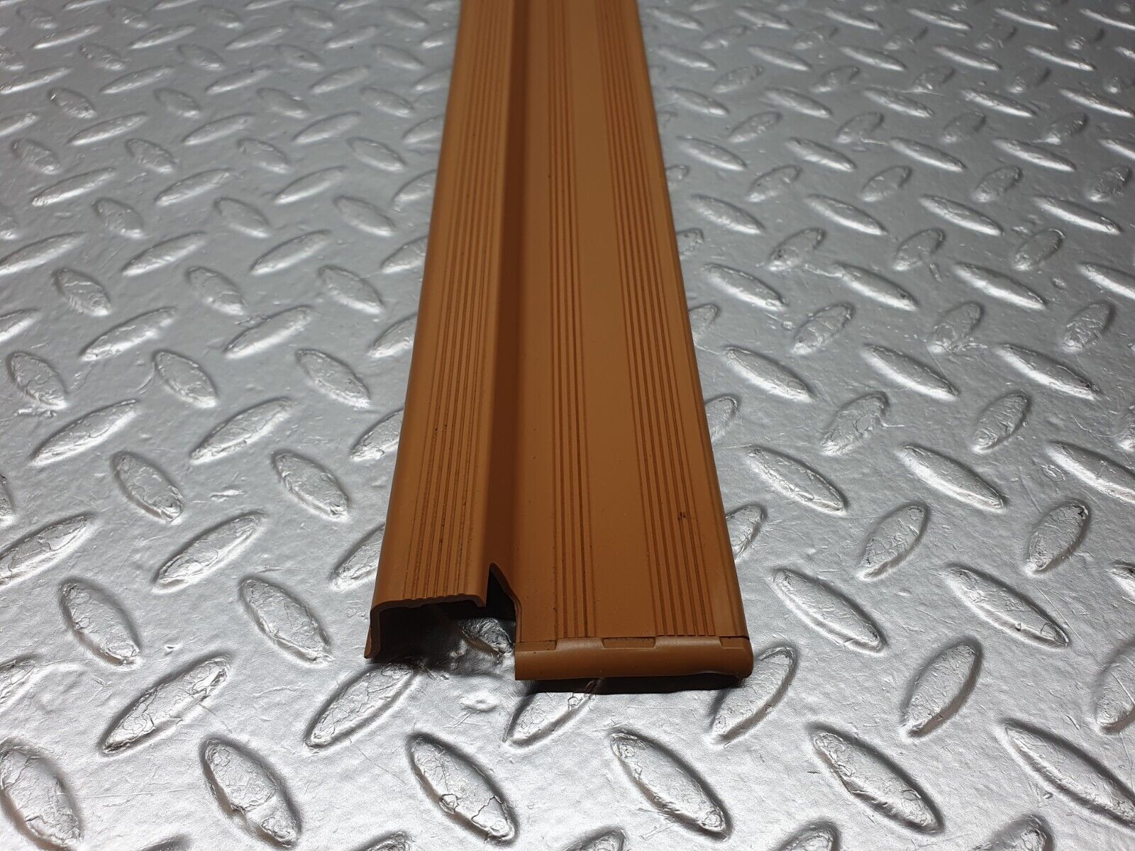 41418 Mercedes-Benz W124 200E Front Left Door Sill Trim Palomino