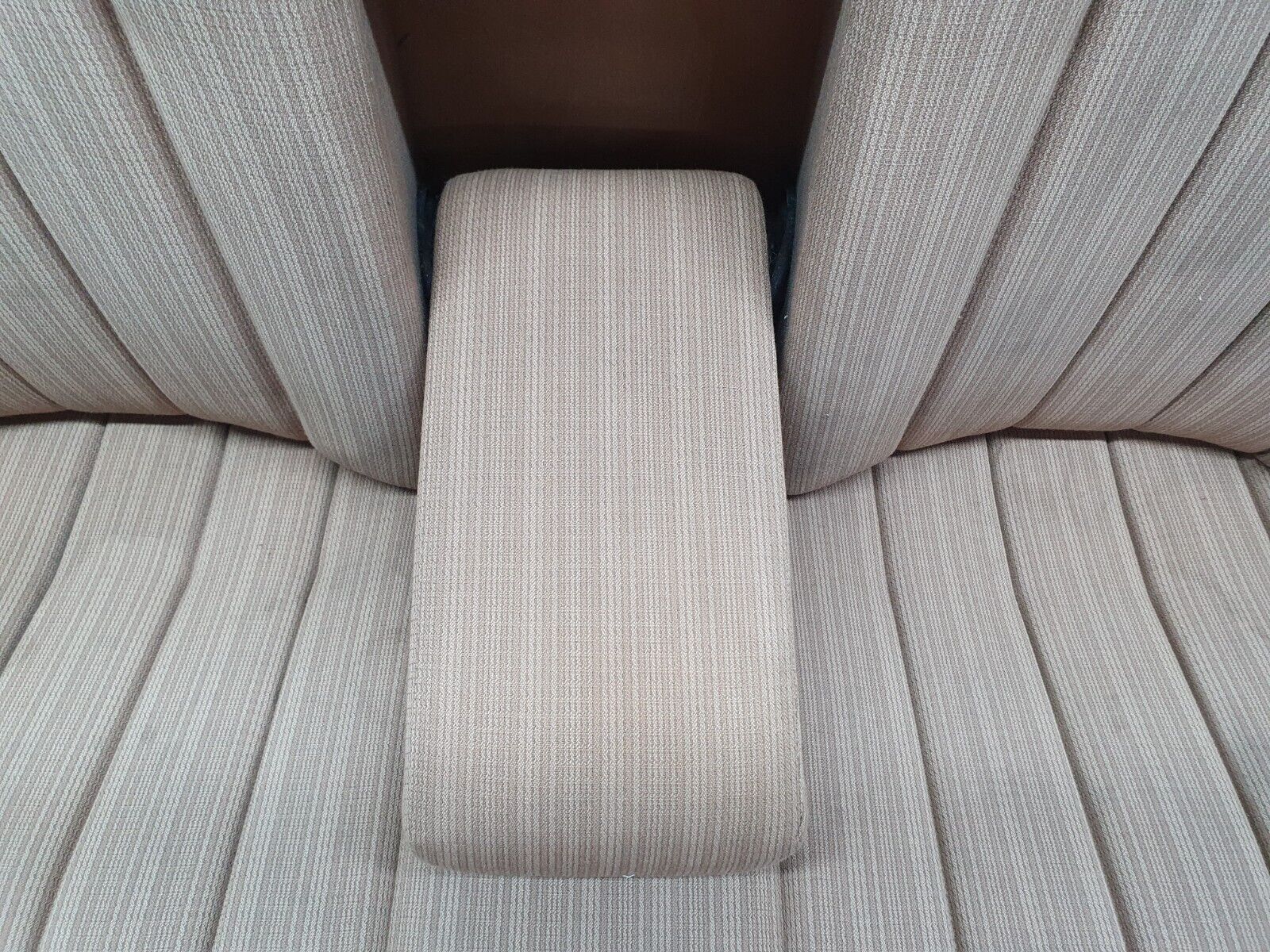 41373 Mercedes-Benz W124 200E Rear Seat Palomino 1249200016 1249200050