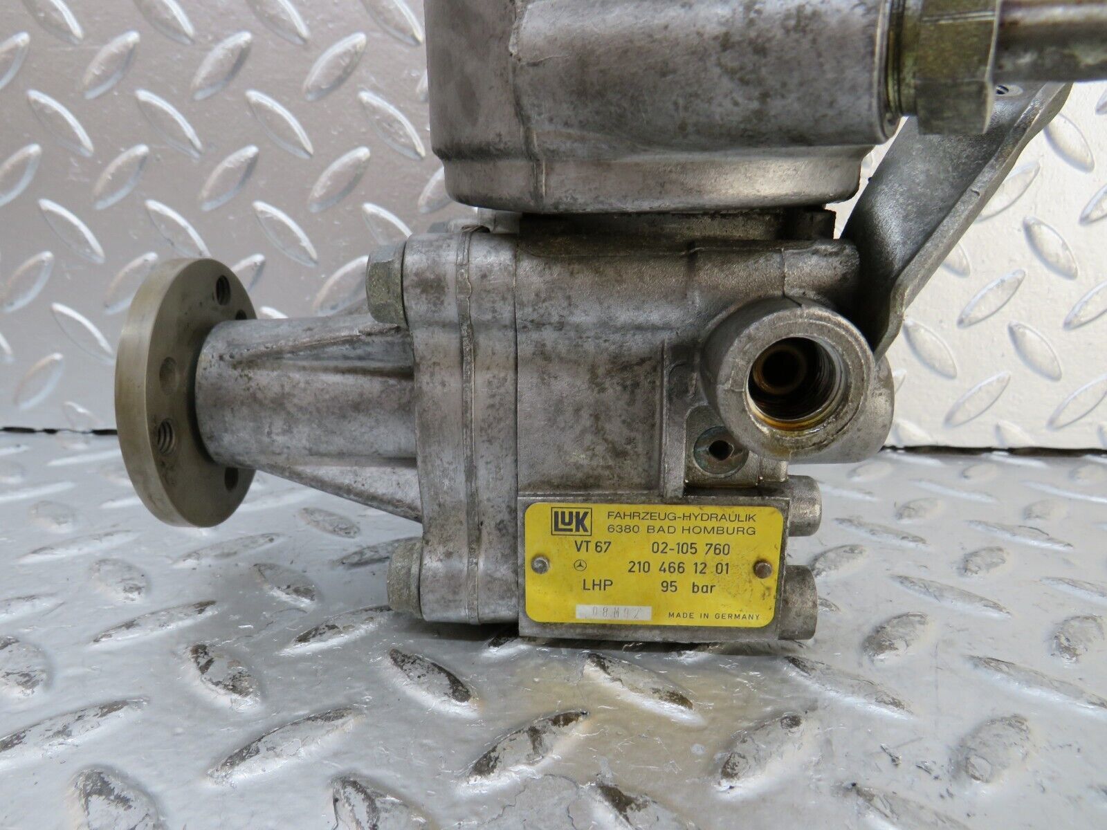 26665 Mercedes-Benz C124 220CE Power Steering Pump Luk 2104661201 02-105 760