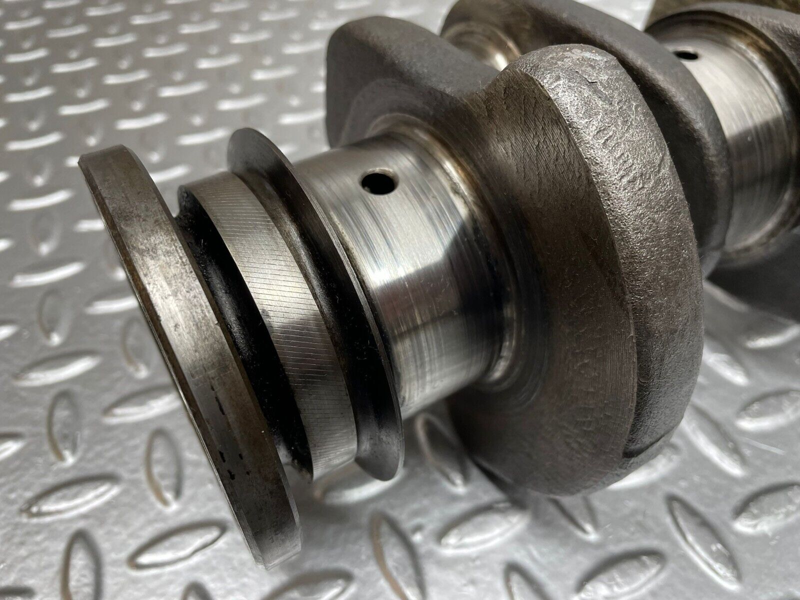 0349 Mercedes-Benz W123 220D Crankshaft  61504