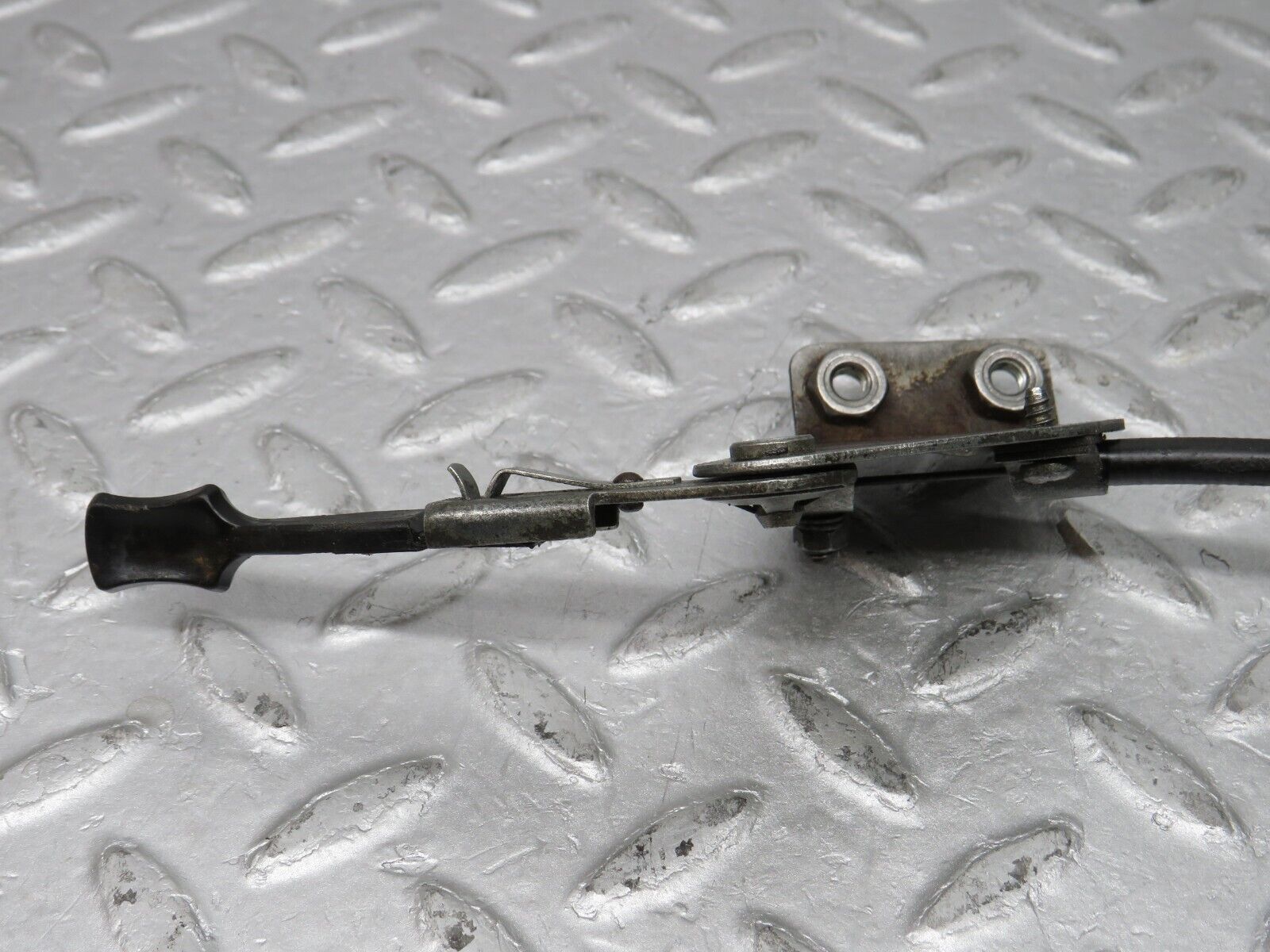 35913 Mercedes-Benz W108 Air Vent Control Left Side 1088301145