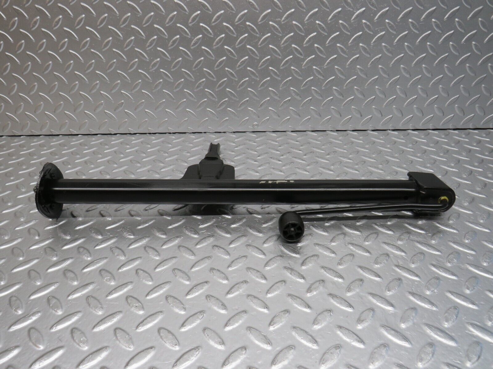 32552 Mercedes-Benz S124 300TE Wagon Car Jack 1245830115