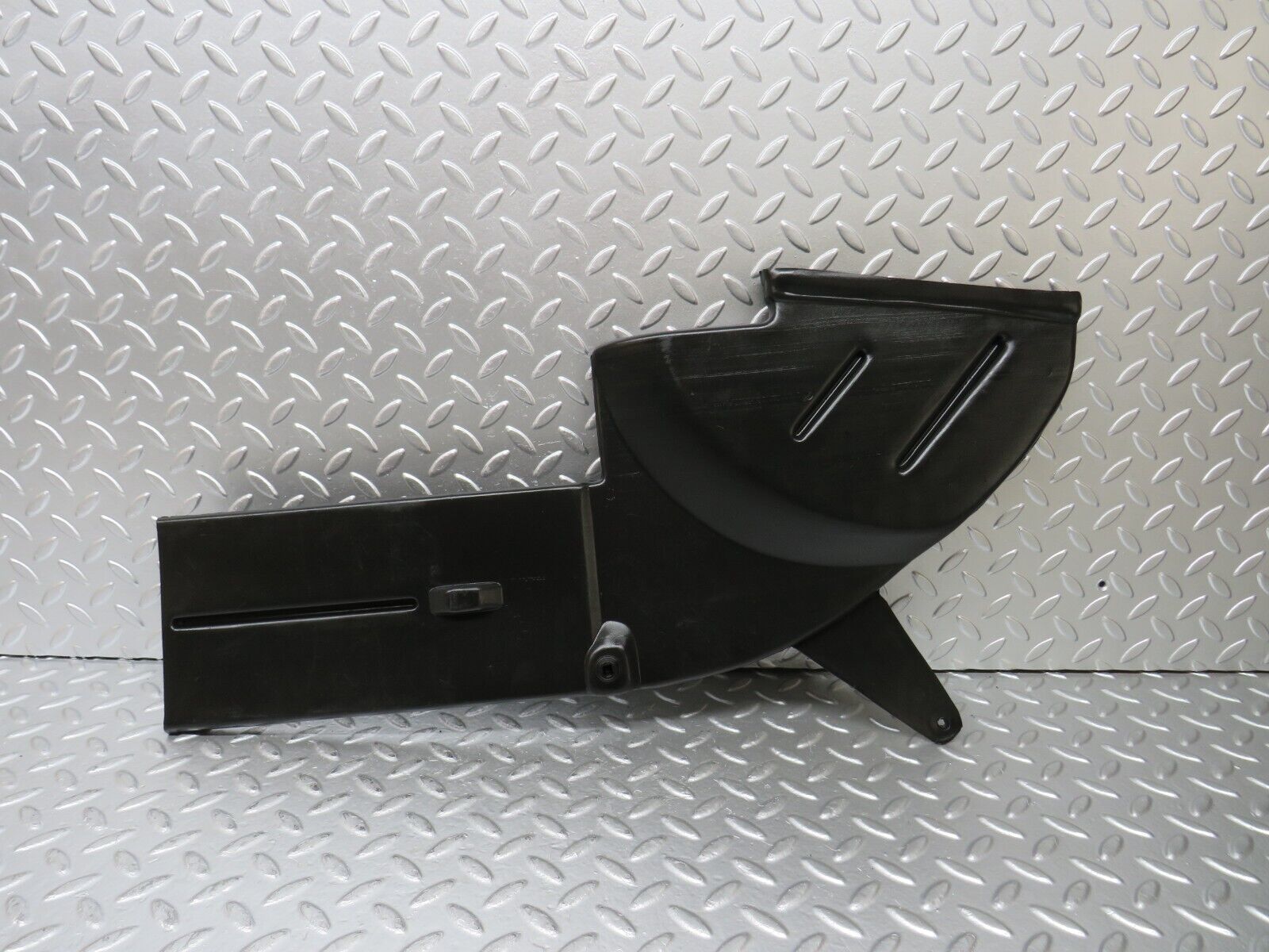 25136 Mercedes-Benz W201 190D Air Duct Heater Ventilation Right 2018312246