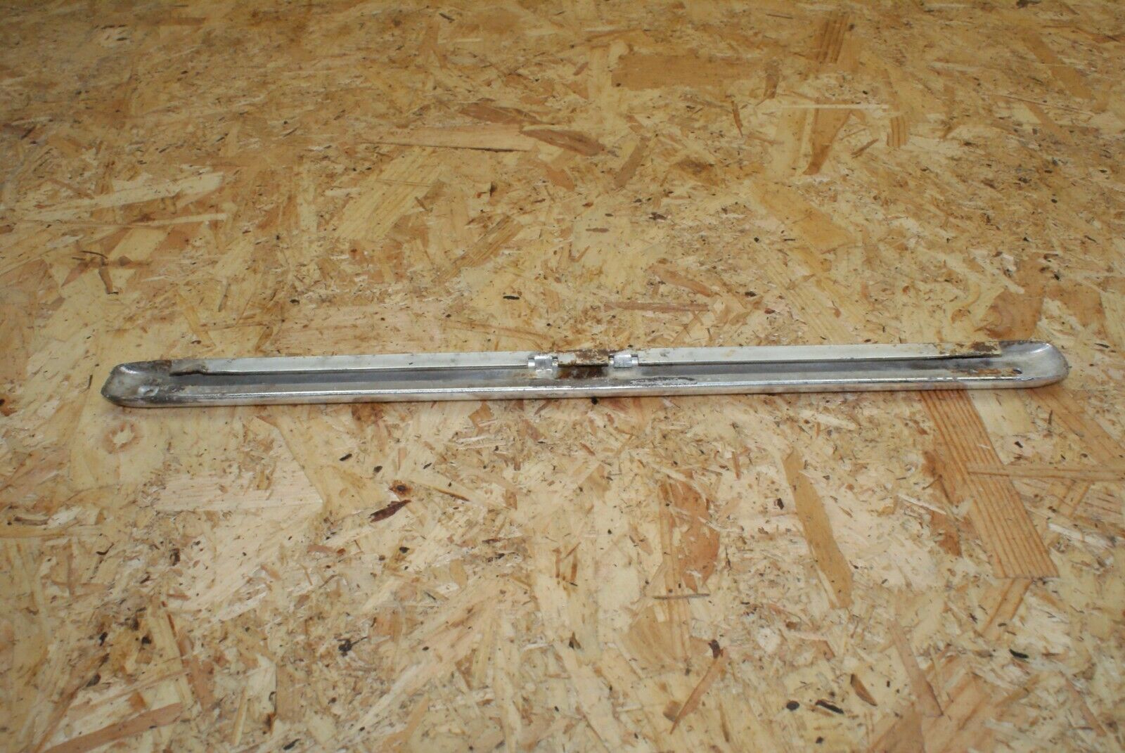 2295 Mercedes-Benz W105 219 PONTON Front Fender Wing Lower Chrome