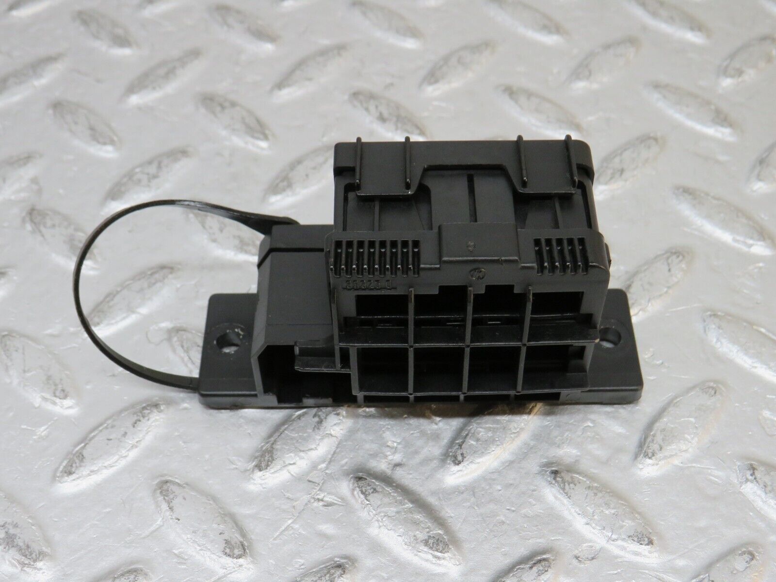 37917 Mercedes-Benz A124 320E Cabriolet Diagnostic Connector 1295455540 1295450003