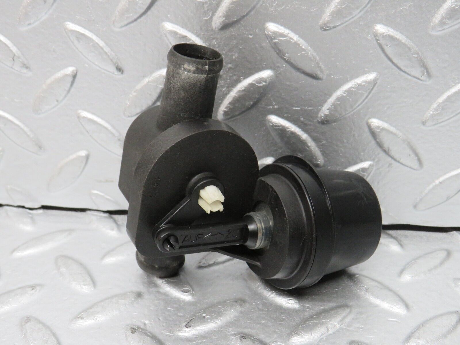 31627 Mercedes-Benz W201 190LE 1.8L Heater Control Valve