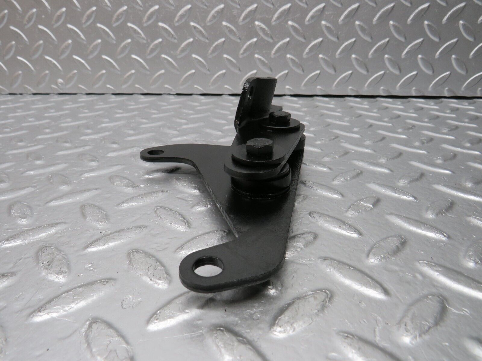 30923 Mercedes-Benz W201 190E 2.0L Cable Holder Bracket