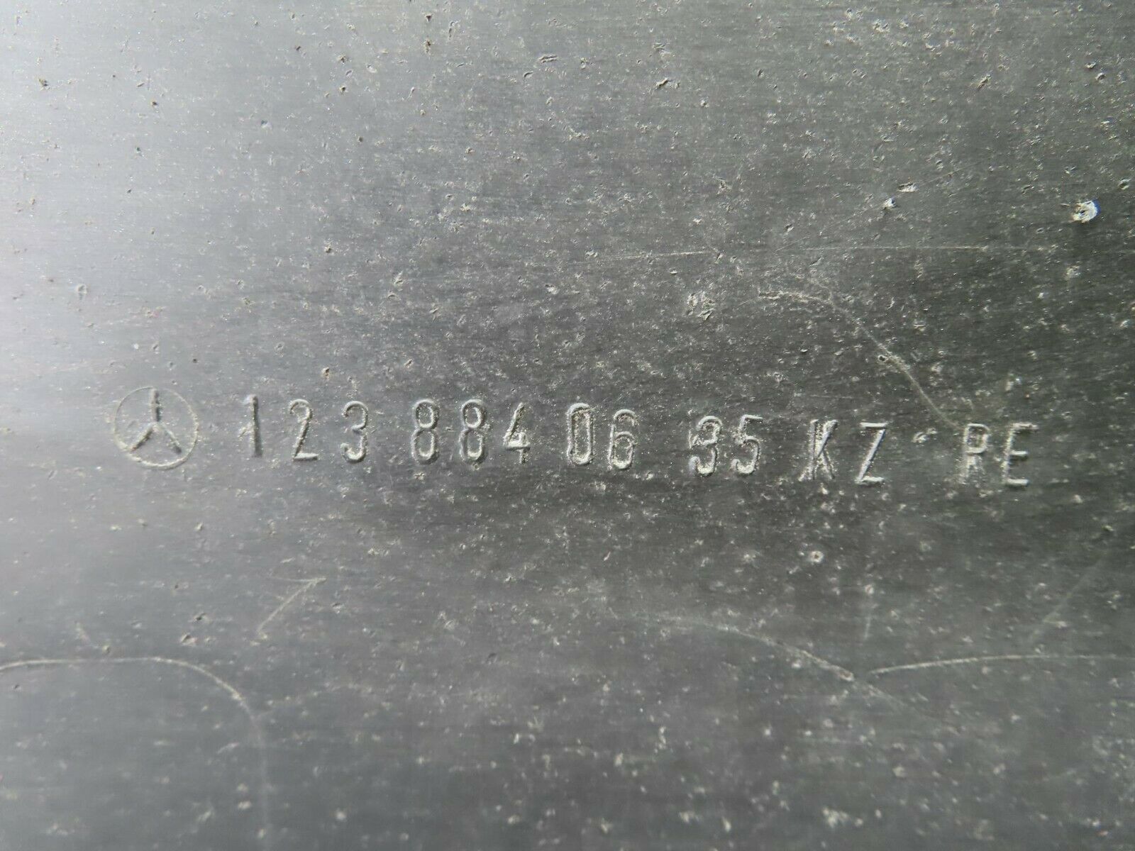 9695 Mercedes-Benz C123 280CE Coupe Front Right Fender Wing Splash Guard 1238840635