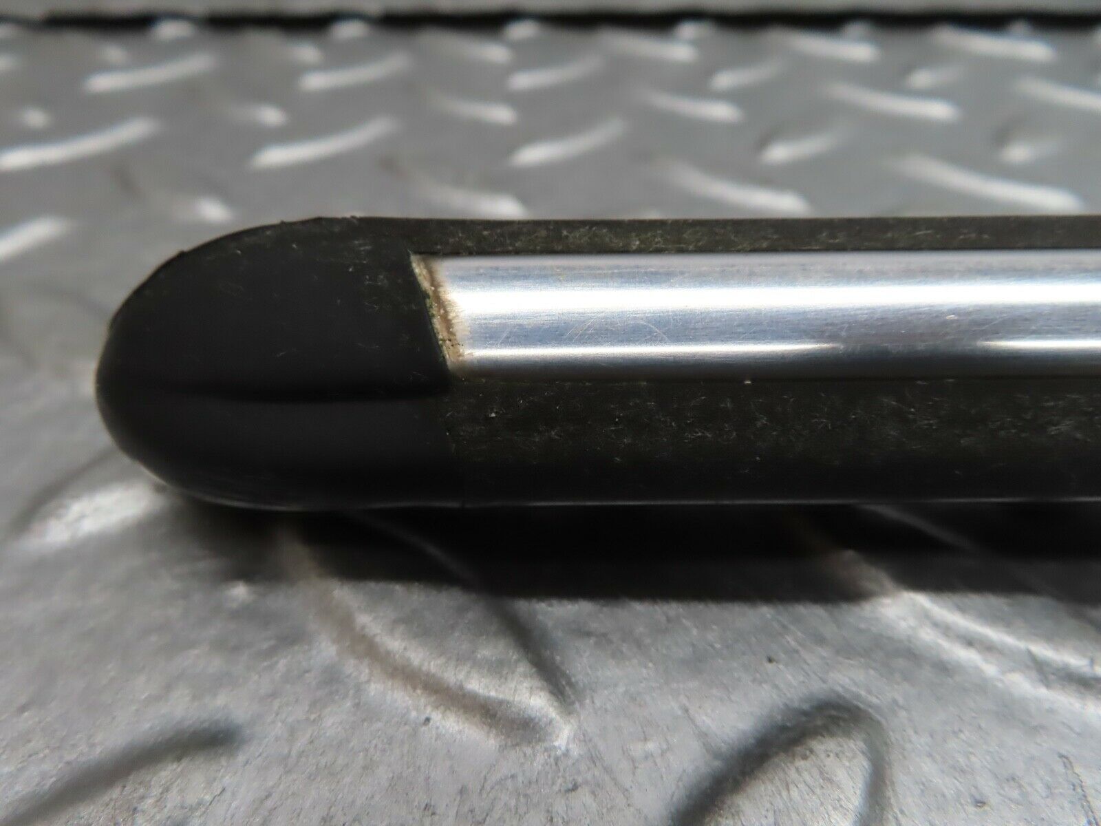 21102 Mercedes-Benz W123 230E Front Left Fender Wing Centre Moulding Trim