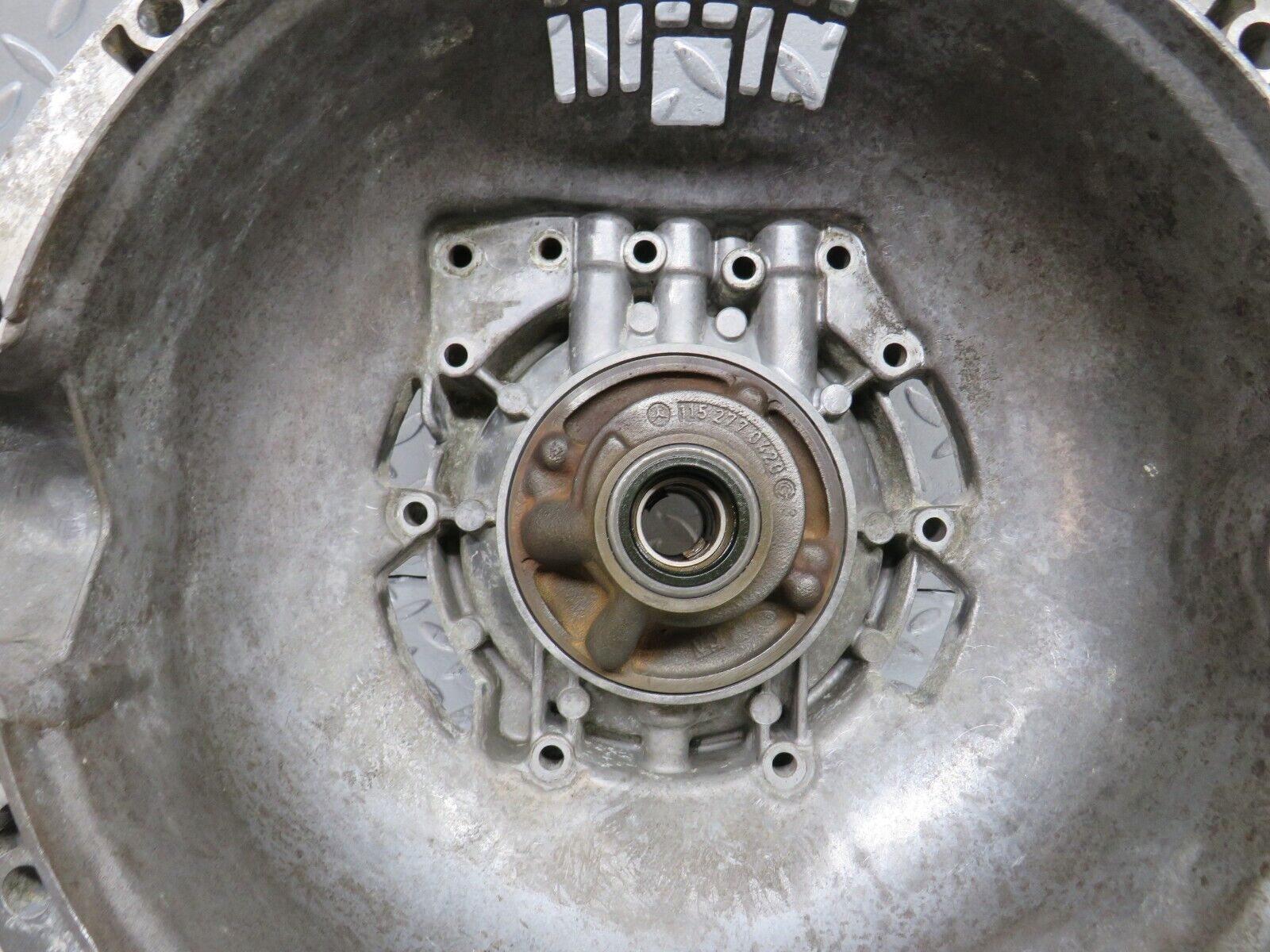 37678 Mercedes-Benz W109 300SEL Automatic Gearbox Bell Housing & Oil Pump 1092500305 1152770420