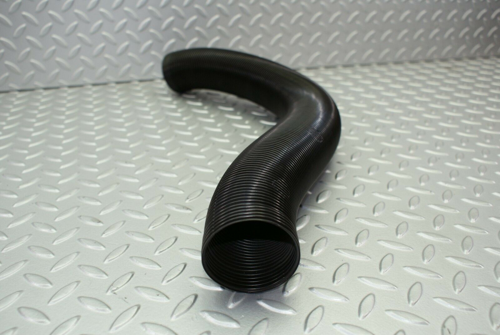 2904 Mercedes-Benz C123 280CE Coupe Ventilation Pipe