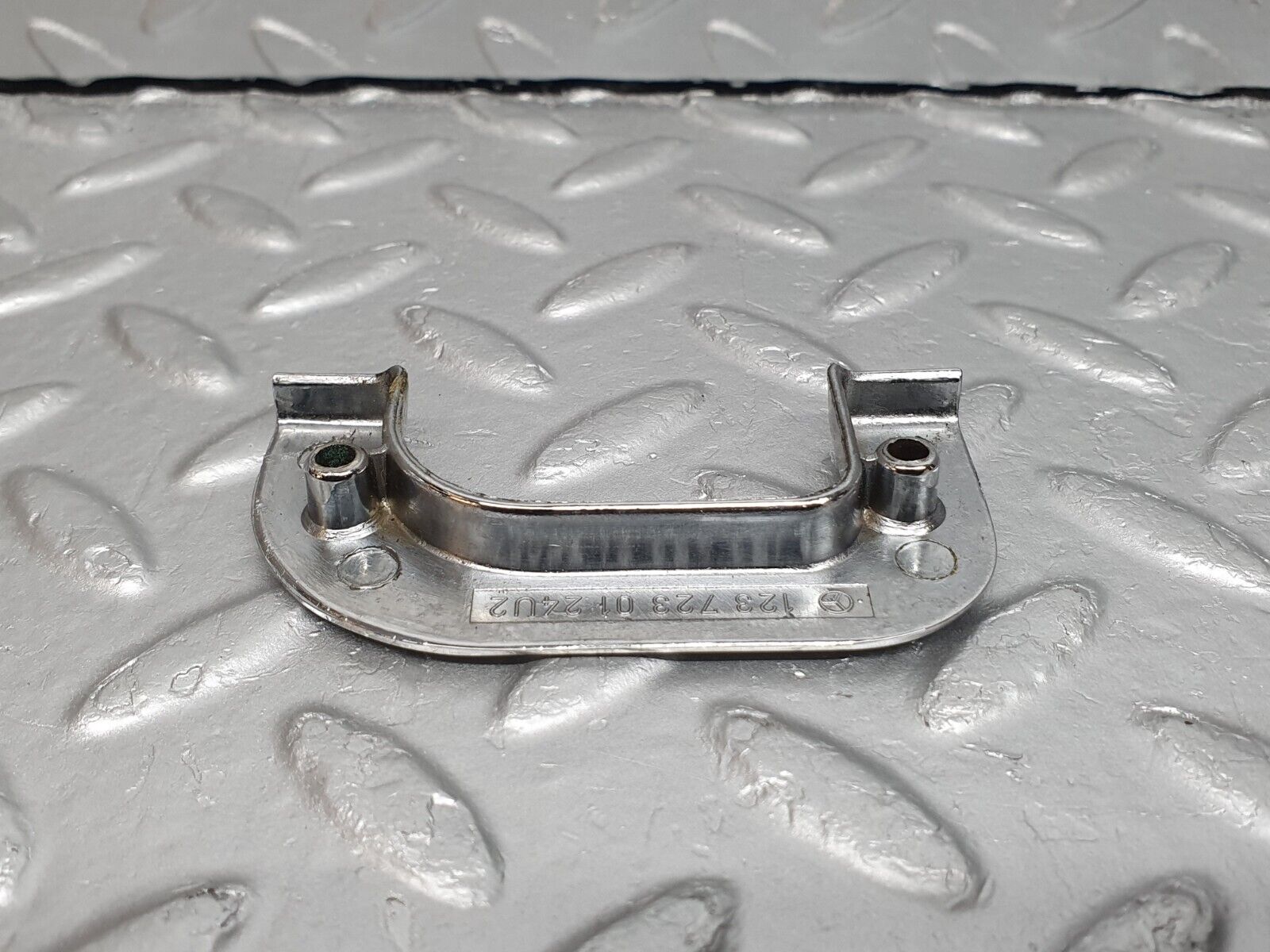 40898 Mercedes-Benz W126 300SE Interior Chrome Door Latch Trim Left 1237230124