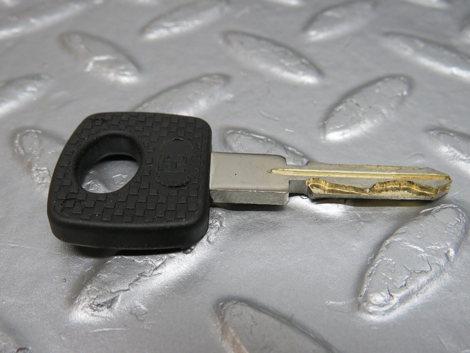 39771 Mercedes-Benz R129 320SL Coupe Right Door Exterior Handle With Key