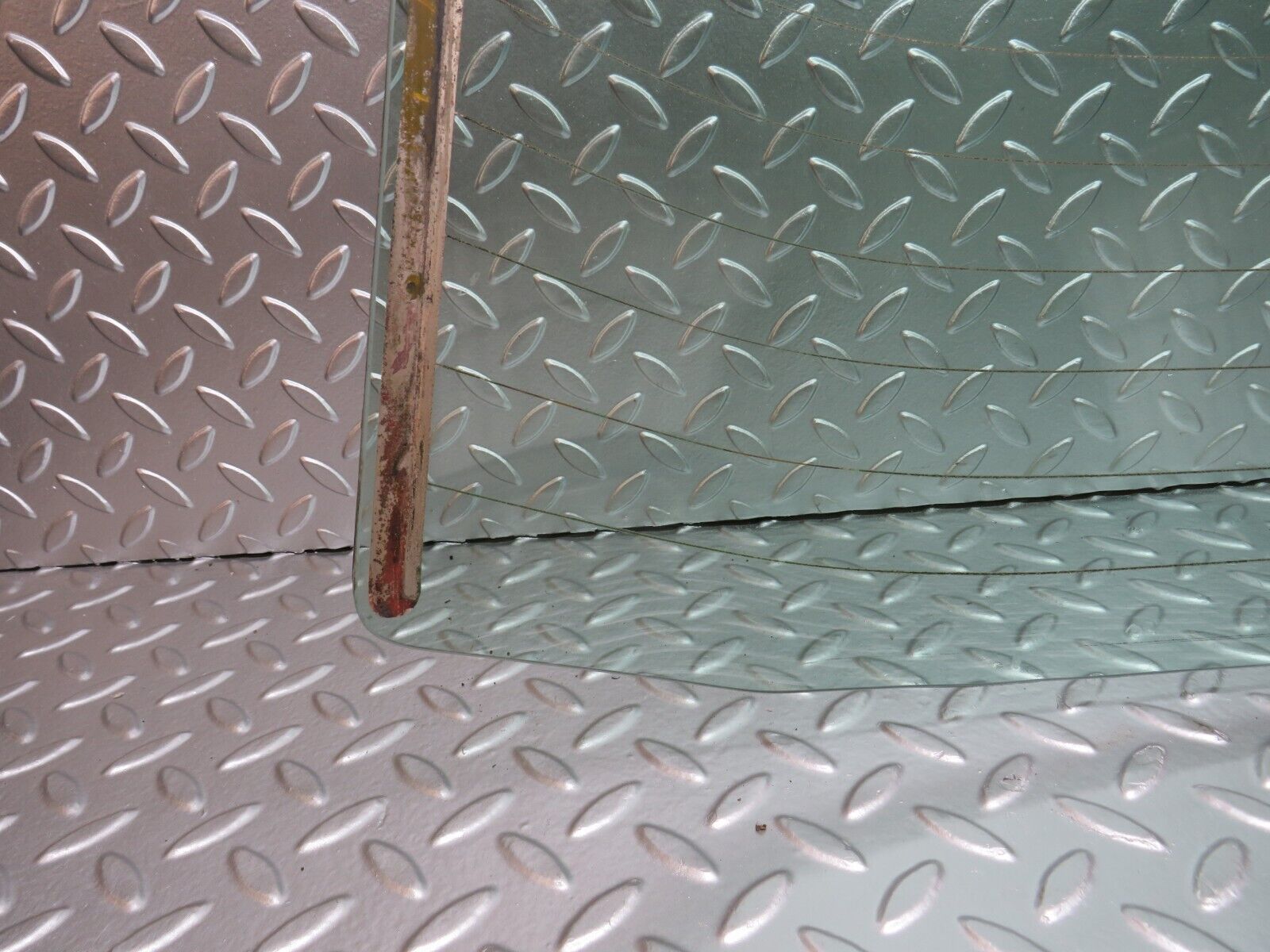 25129 Mercedes-Benz W201 190D Rear Windscreen