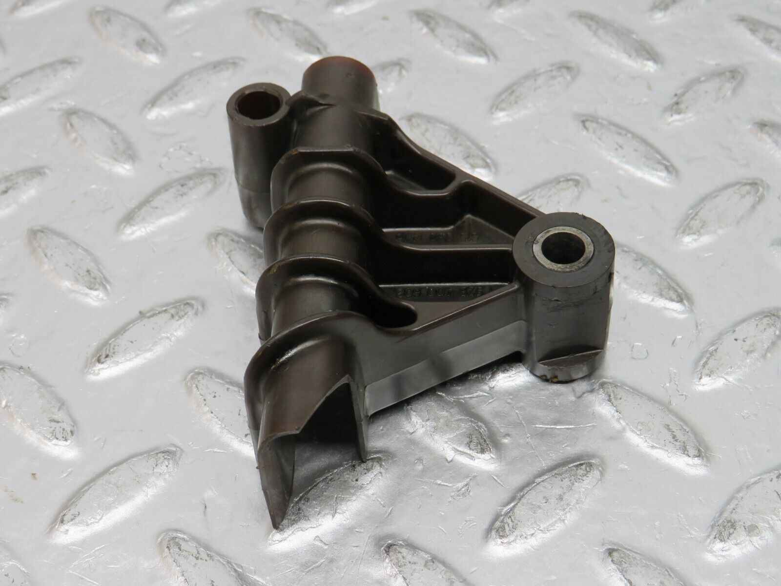 0885 Mercedes-Benz W123 240D Timing Chain Guide Rail 6150501416