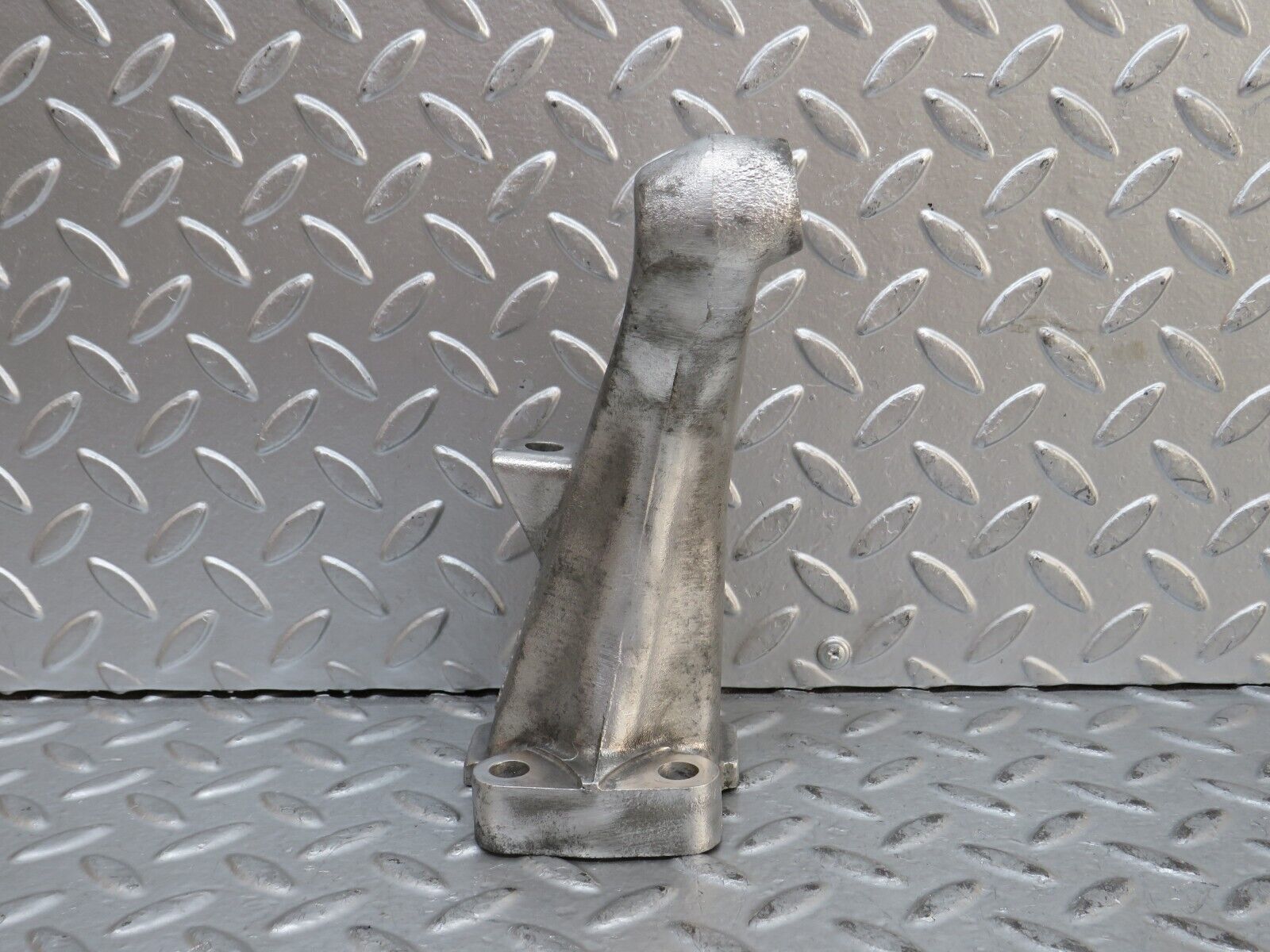 28422 Mercedes-Benz S123 240D Wagon Engine Mount Bracket Right Side 6152231404