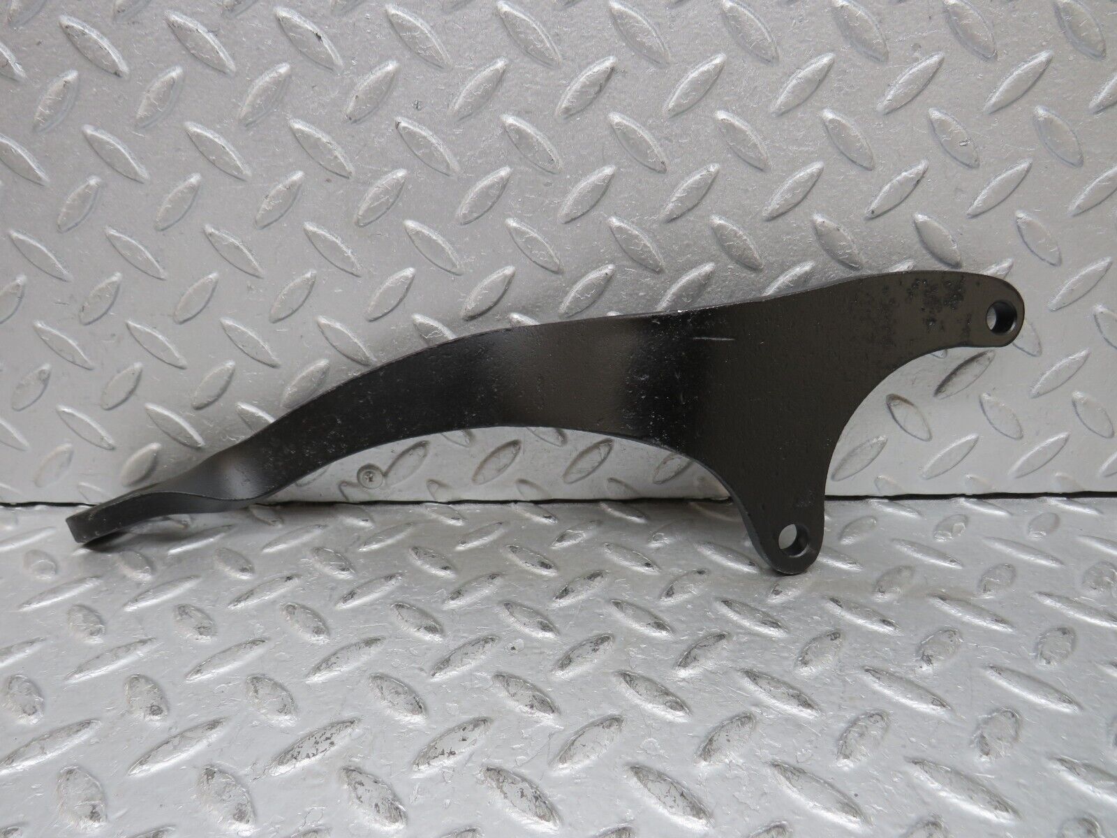 37659 Mercedes-Benz W109 300SEL Rear Anti Roll Bar Holder Bracket Pair