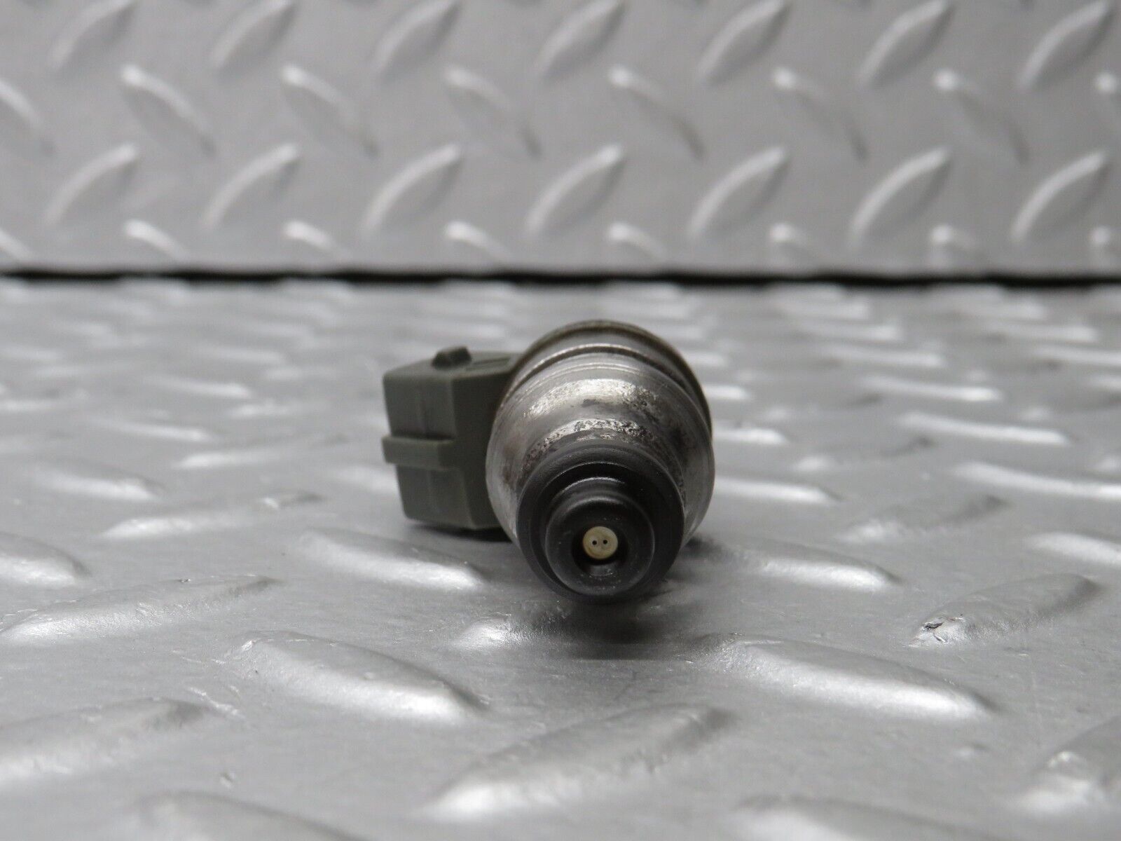 38144 Mercedes-Benz A124 320E Cabriolet Fuel Injector Bosch 0280155209 0000787323