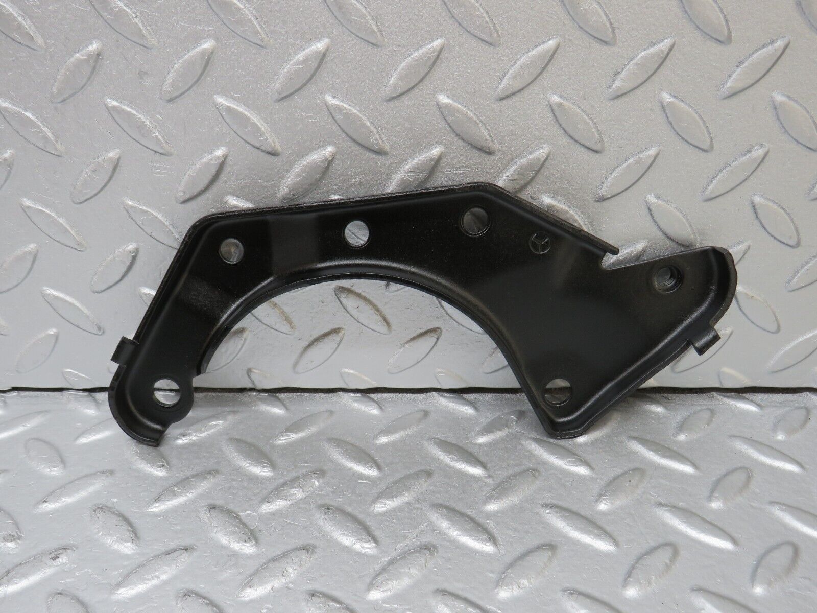 36780 Mercedes-Benz W201 190E 2.0L Power Steering Pump Bracket